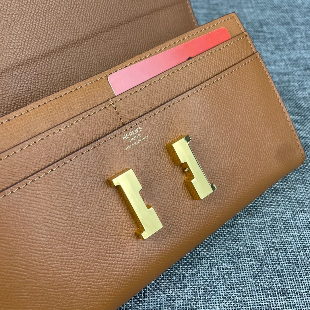 Hermes Constance Original Order p290💰 Model: 539 Palm Pattern Gold Buckle Size: 22*11cm Hermes🇫🇷Overseas🇫🇷Imported cowhide, soft and comfortable to the touch. Counter version, OEM code inside, original replica with gold hardware, exquisite and elegant, oil edge is straight and smooth🎈There are two large note slots, a zipper pocket, and 12 card slots🚚