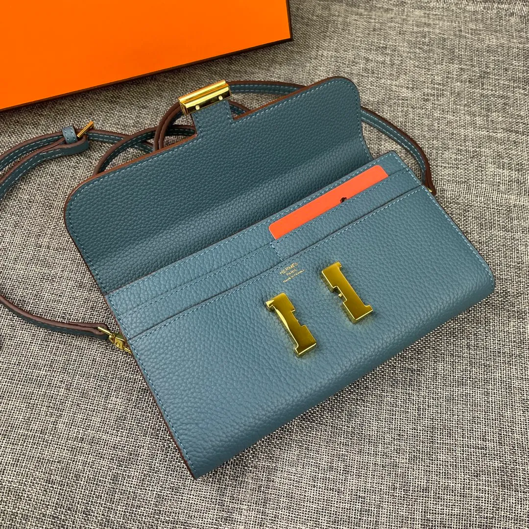 Hermes Constance p330💰 Hermes model: 9852 gold belt togo leather size: 22*11cm 🇫🇷Overseas🇫🇷Imported Togo cowhide, with original OEM code inside, soft and comfortable to the touch. The original replica is matched with silver hardware, exquisite and elegant, and the oil edge is straight and smooth🎈There are two large note slots, a zipper pocket, and 12 card slots🚚The shoulder strap is adjustable