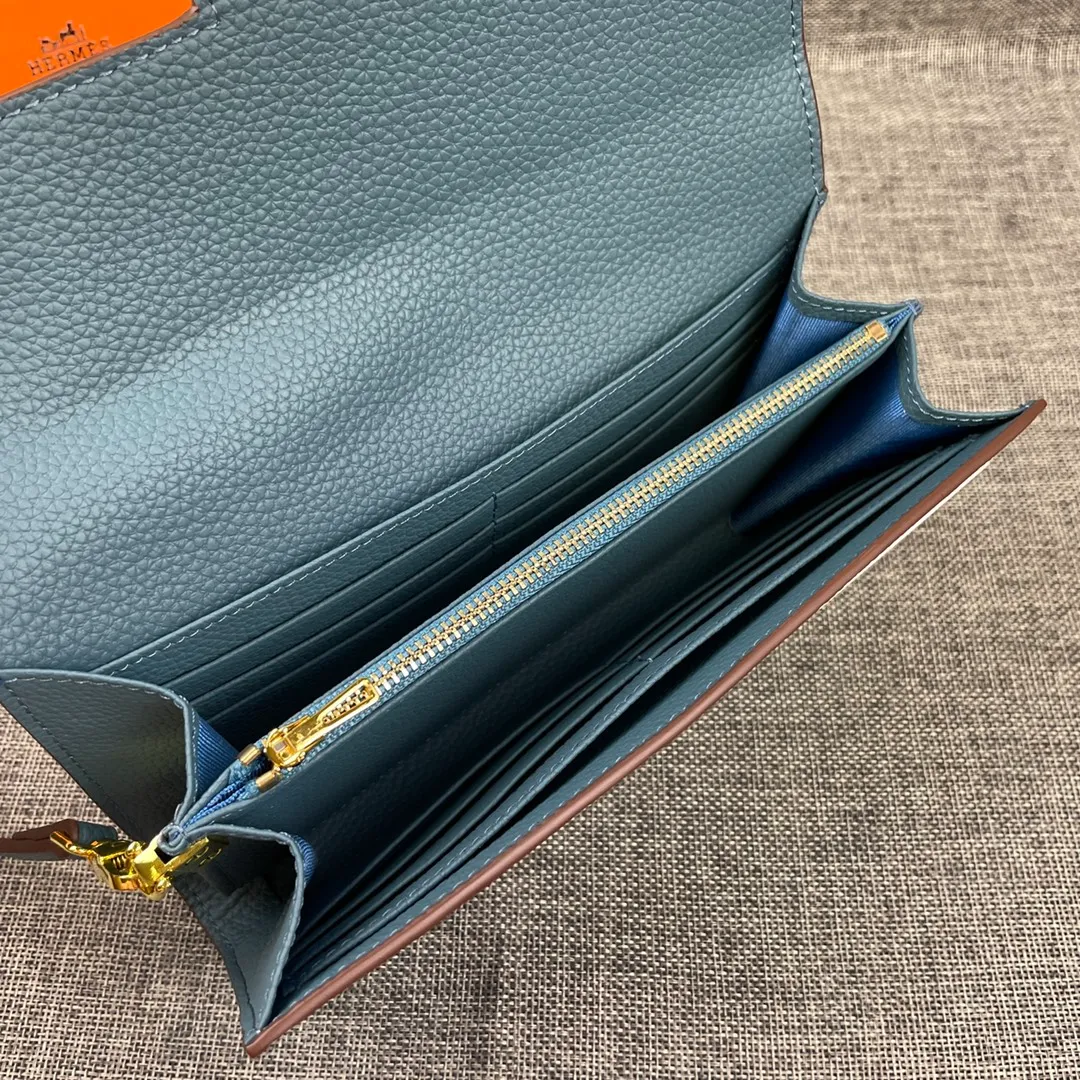 Hermes Constance p330💰 Hermes model: 9852 gold belt togo leather size: 22*11cm 🇫🇷Overseas🇫🇷Imported Togo cowhide, with original OEM code inside, soft and comfortable to the touch. The original replica is matched with silver hardware, exquisite and elegant, and the oil edge is straight and smooth🎈There are two large note slots, a zipper pocket, and 12 card slots🚚The shoulder strap is adjustable