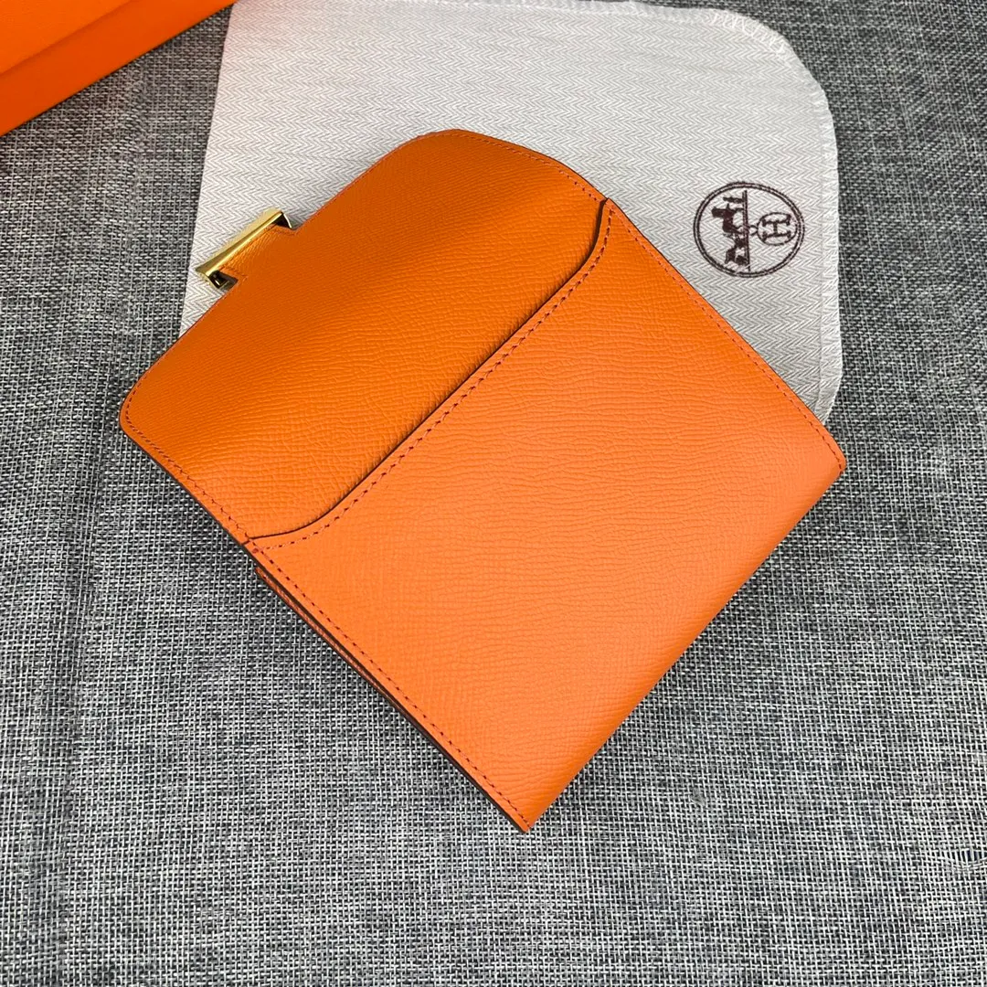 Hermes Constance p250💰 Model: 537 palm pattern gold buckle size: 13*11.8cm. Hermes🇫🇷overseas🇫🇷Imported T palm pattern cowhide, soft and comfortable to the touch. The original replica is matched with gold hardware, exquisite and elegant, and has the original OEM code inside. The oil edges are straight and smooth🎈There are two cash slots, a zipper pocket, and 3 card slots inside🚚