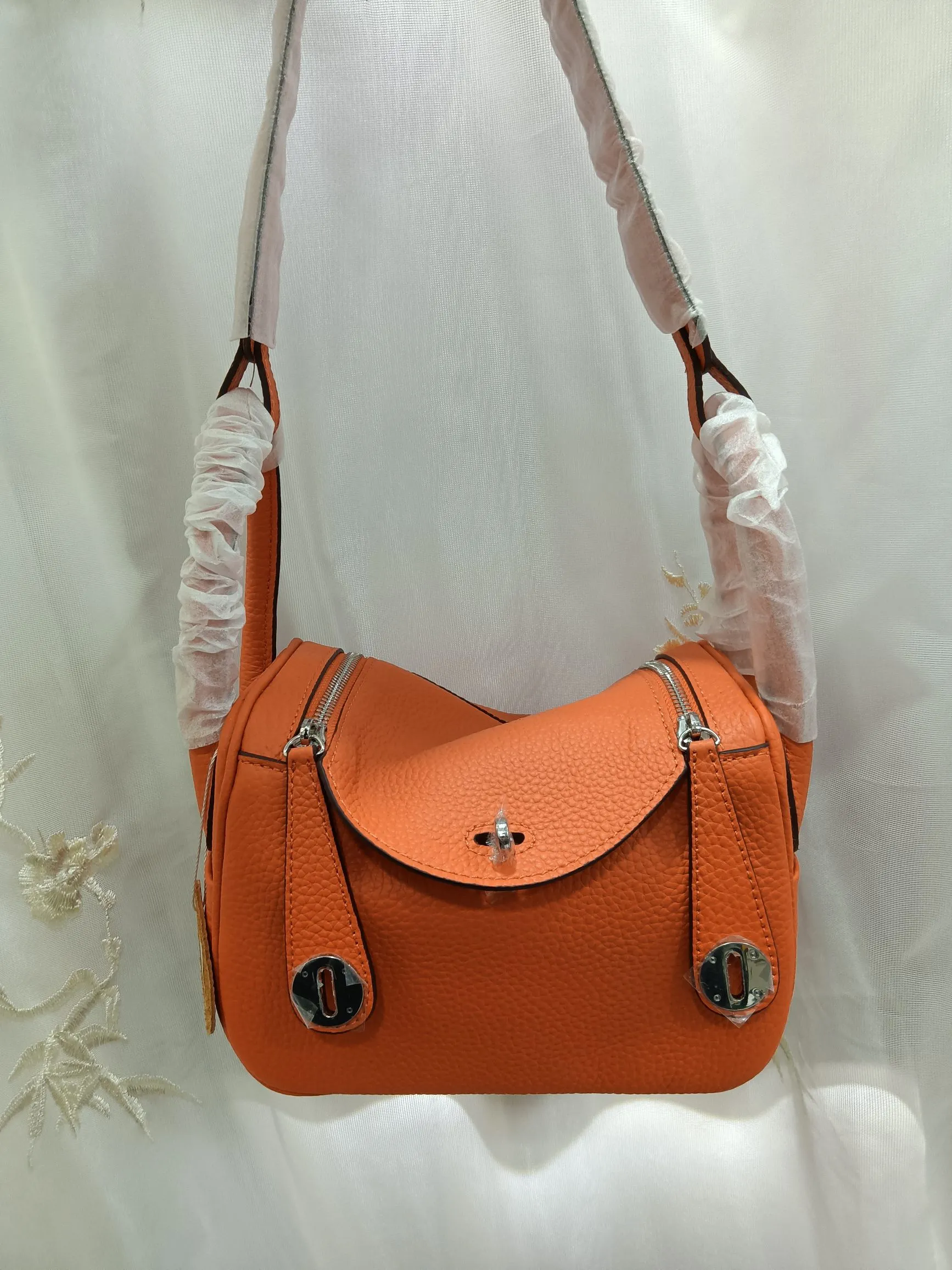 620💰Lindy mini size Hermes Lindy (Chinese name: Lindy bag) Hermès’ most ladylike bag, more relaxed and elegant👜😖Side pockets can store small items✨It is said that Bai Fumei likes to collect it💃Original first-layer cowhide, size 20cm