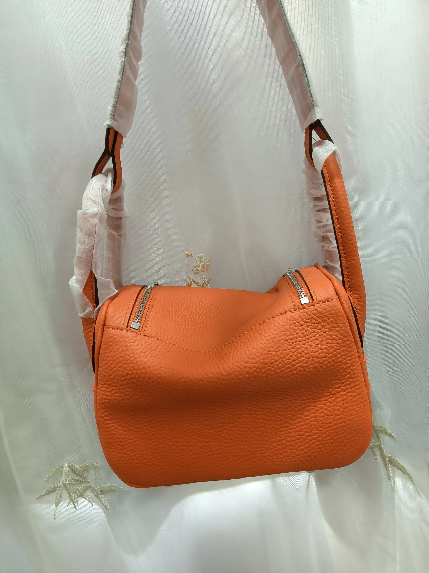 620💰Lindy mini size Hermes Lindy (Chinese name: Lindy bag) Hermès’ most ladylike bag, more relaxed and elegant👜😖Side pockets can store small items✨It is said that Bai Fumei likes to collect it💃Original first-layer cowhide, size 20cm