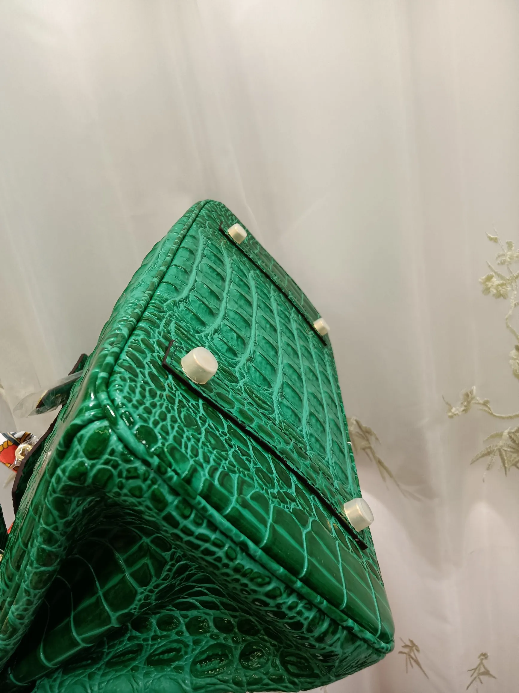 ❤️Hot model debut❤️Batch 💰880/420💋Hermes/Hermes💋Official classic production ✨Platinum crocodile bone✨Original quality coming👉Using imported crocodile bone pattern cowhide from the country of origin 👑 Equipped with pure 24k original hardware💎Size: large size 35*25*18cm/small size 30*22*16cm👛The workmanship is amazing👏👏The legendary slow work brings out the fine work💦Real picture taken💦