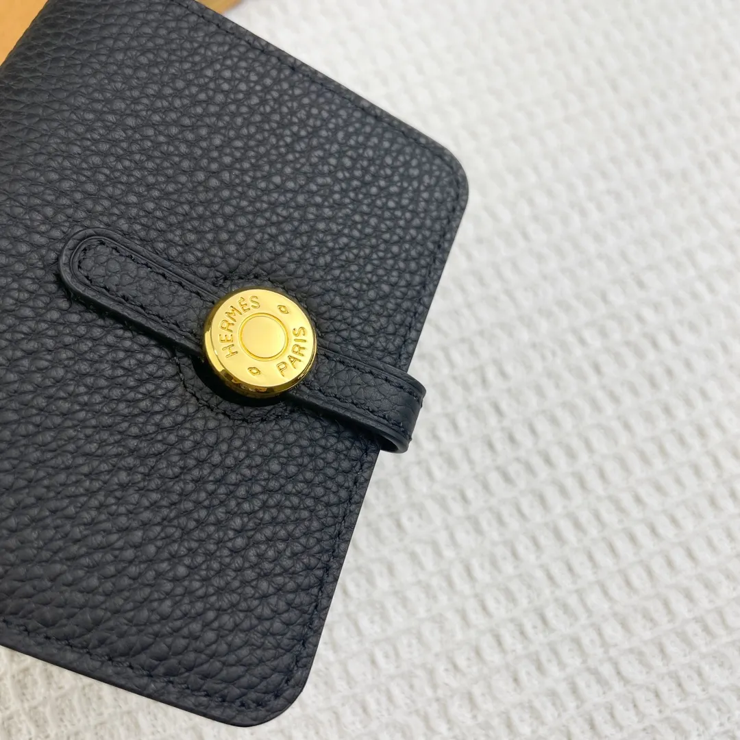 Hermes original Togo p180💰 Model: 0510 size: 11*10cm 🇫🇷Overseas🇫🇷Imported Togo cowhide, soft and comfortable to the touch. Counter version, original replica with hardware, exquisite and elegant, oil edges are straight and smooth🎈Exquisite convenient card holder