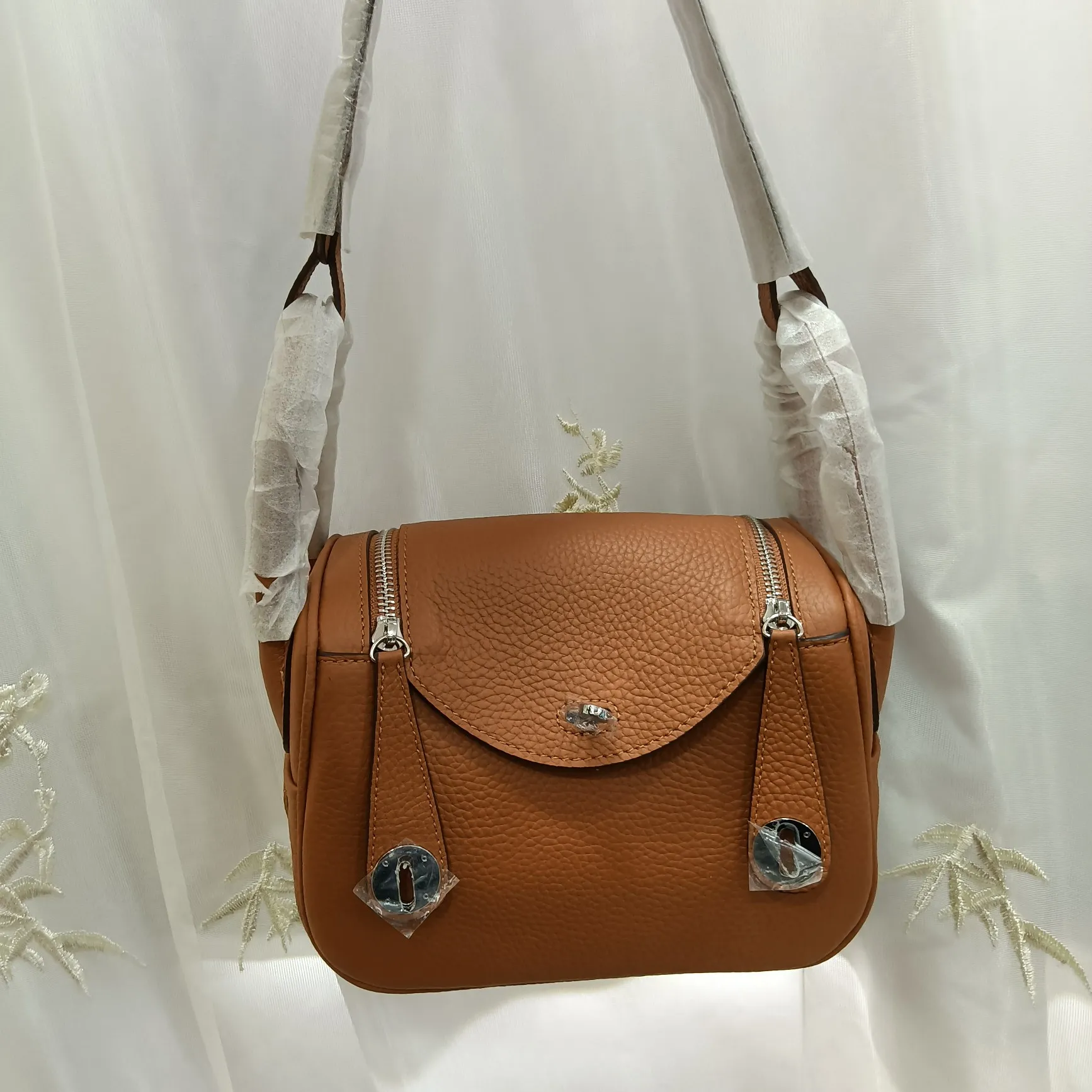 620💰Lindy mini size Hermes Lindy (Chinese name: Lindy bag) Hermès’ most ladylike bag, more relaxed and elegant👜😖Side pockets can store small items✨It is said that Bai Fumei likes to collect it💃Original first-layer cowhide, size 20cm