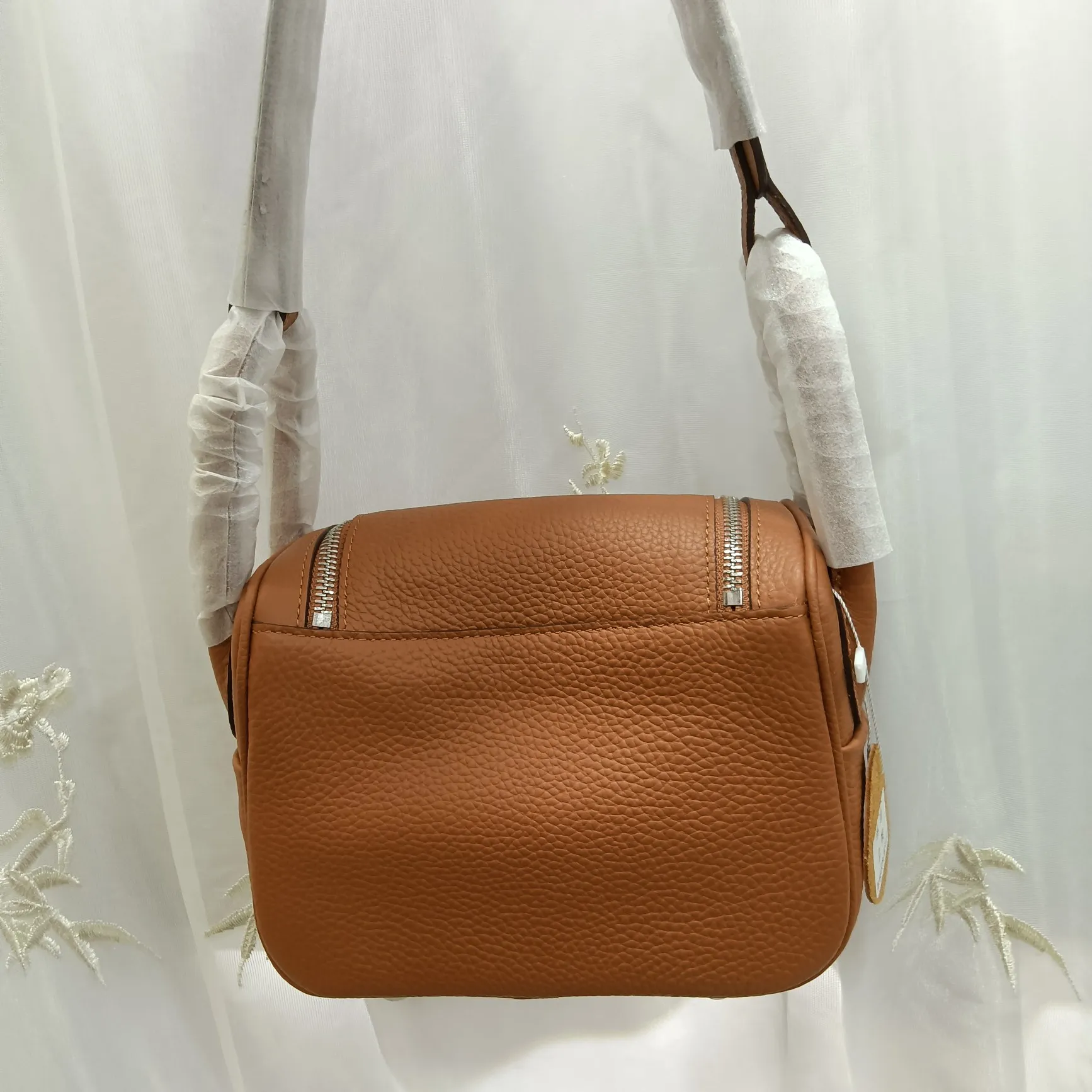 620💰Lindy mini size Hermes Lindy (Chinese name: Lindy bag) Hermès’ most ladylike bag, more relaxed and elegant👜😖Side pockets can store small items✨It is said that Bai Fumei likes to collect it💃Original first-layer cowhide, size 20cm