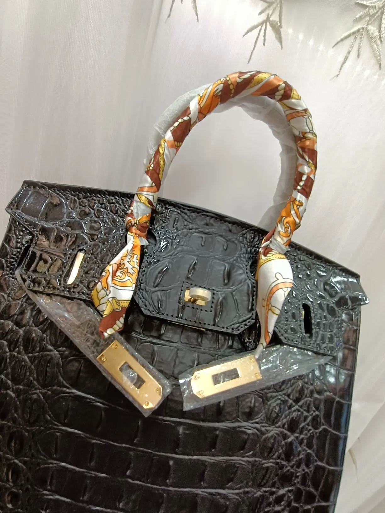 ❤️Hot model debut❤️Batch 💰880/420💋Hermes/Hermes💋Official classic production ✨Platinum crocodile bone✨Original quality coming👉Using imported crocodile bone pattern cowhide from the country of origin 👑 Equipped with pure 24k original hardware💎Size: large size 35*25*18cm/small size 30*22*16cm👛The workmanship is amazing👏👏The legendary slow work brings out the fine work💦Real picture taken💦