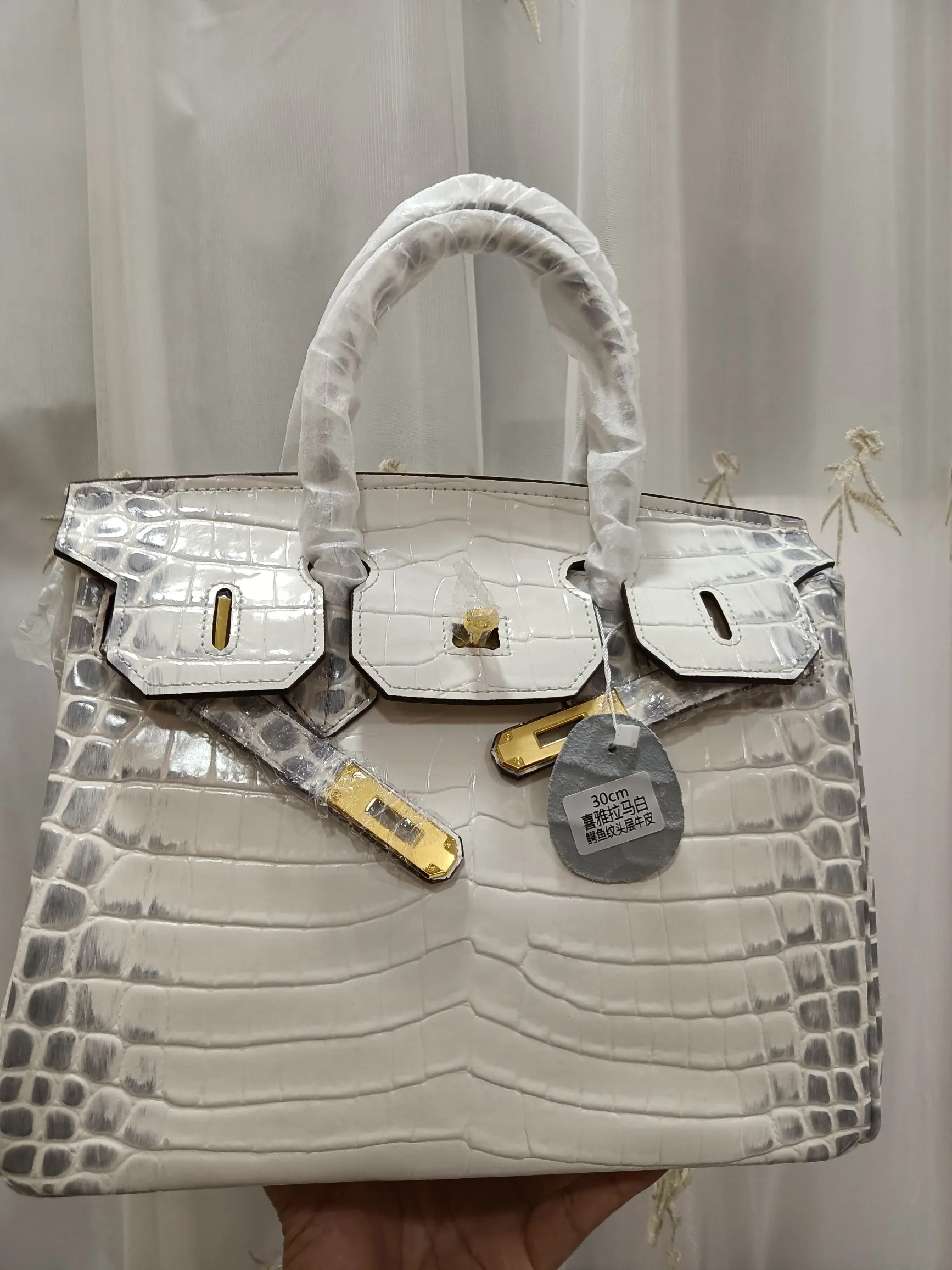 Hot model debuts, price has been adjusted💰800/380/360💥Hermes/Hermes💥Official classic production💋Platinum crocodile pattern💋Original quality coming👉Using imported crocodile pattern cowhide , with pure 24k original hardware💎Size: large 35*25*18cm/medium 30*22*16cm/small 25* 20*14cm👛Excellent workmanship👏👏Legendary slow work and careful work💓Real pictures taken💓Classic beauty worth owning💃🏻💃🏻💃🏻