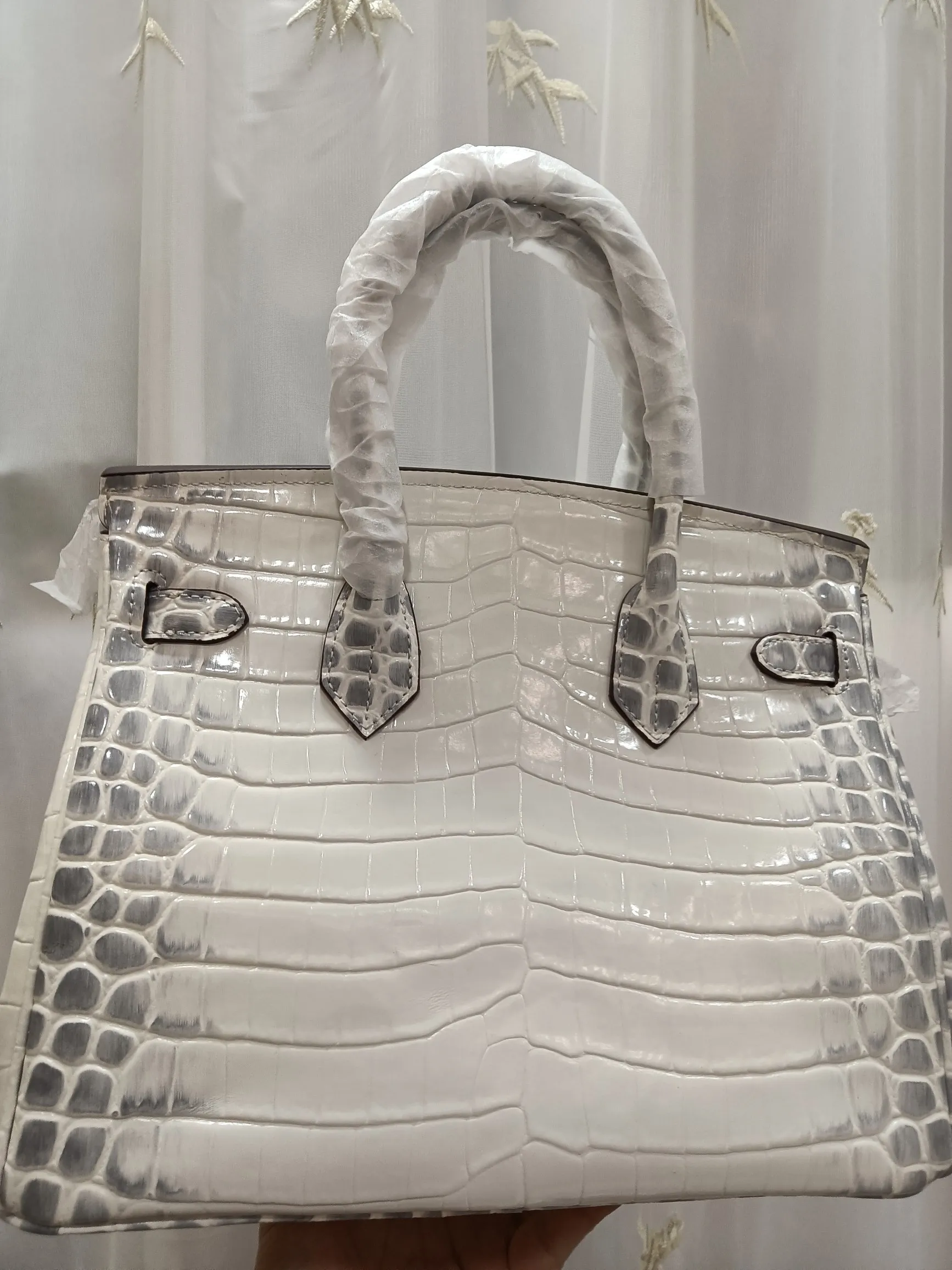 Hot model debuts, price has been adjusted💰800/380/360💥Hermes/Hermes💥Official classic production💋Platinum crocodile pattern💋Original quality coming👉Using imported crocodile pattern cowhide , with pure 24k original hardware💎Size: large 35*25*18cm/medium 30*22*16cm/small 25* 20*14cm👛Excellent workmanship👏👏Legendary slow work and careful work💓Real pictures taken💓Classic beauty worth owning💃🏻💃🏻💃🏻