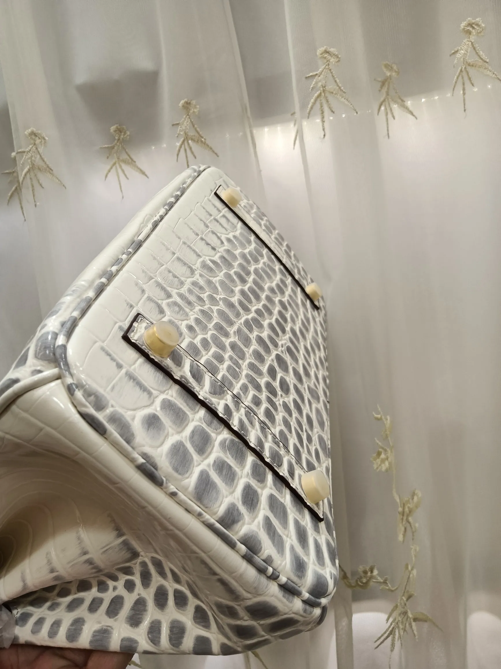 Hot model debuts, price has been adjusted💰800/380/360💥Hermes/Hermes💥Official classic production💋Platinum crocodile pattern💋Original quality coming👉Using imported crocodile pattern cowhide , with pure 24k original hardware💎Size: large 35*25*18cm/medium 30*22*16cm/small 25* 20*14cm👛Excellent workmanship👏👏Legendary slow work and careful work💓Real pictures taken💓Classic beauty worth owning💃🏻💃🏻💃🏻