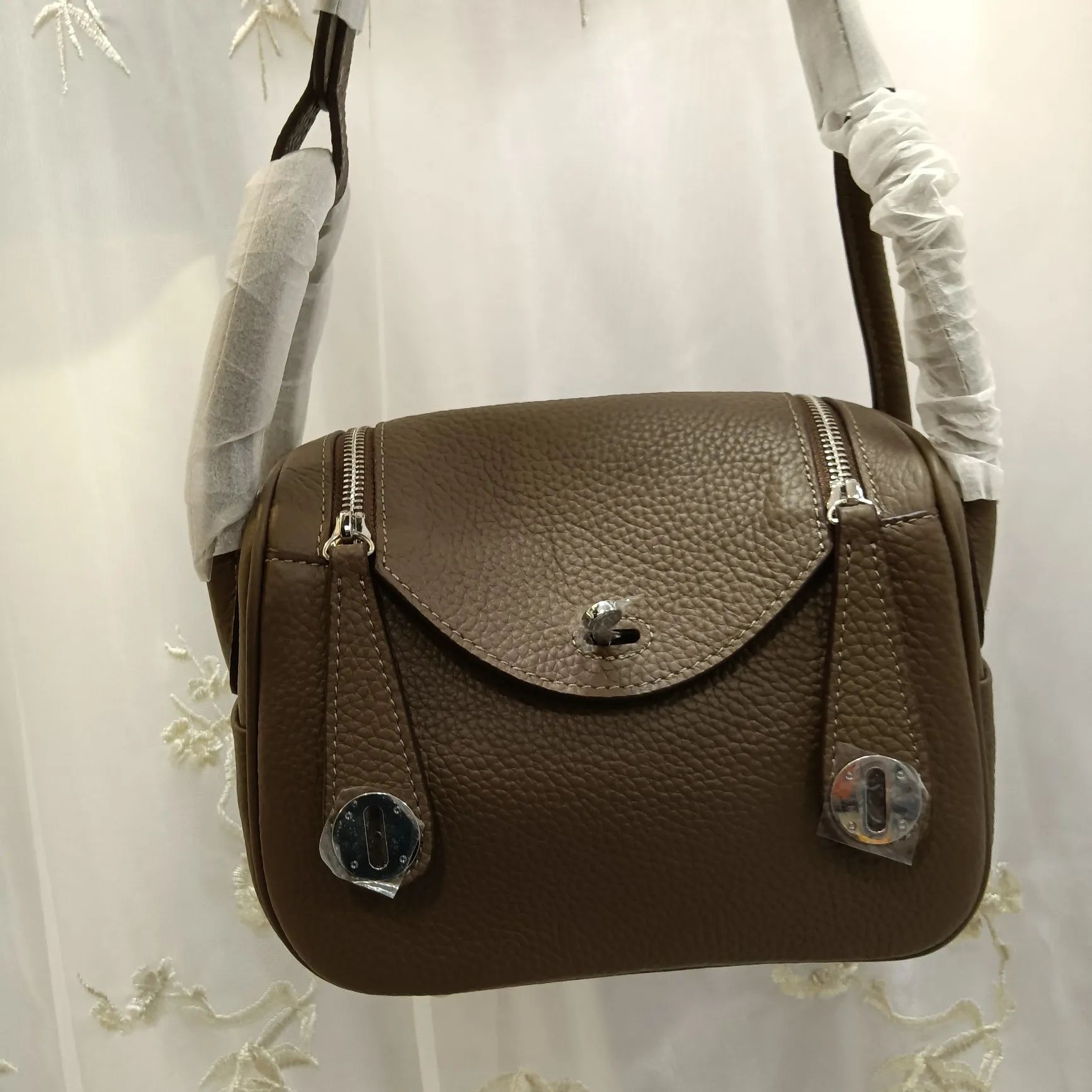 620💰Lindy mini size Hermes Lindy (Chinese name: Lindy bag) Hermès’ most ladylike bag, more relaxed and elegant👜😖Side pockets can store small items✨It is said that Bai Fumei likes to collect it💃Original first-layer cowhide, size 20cm