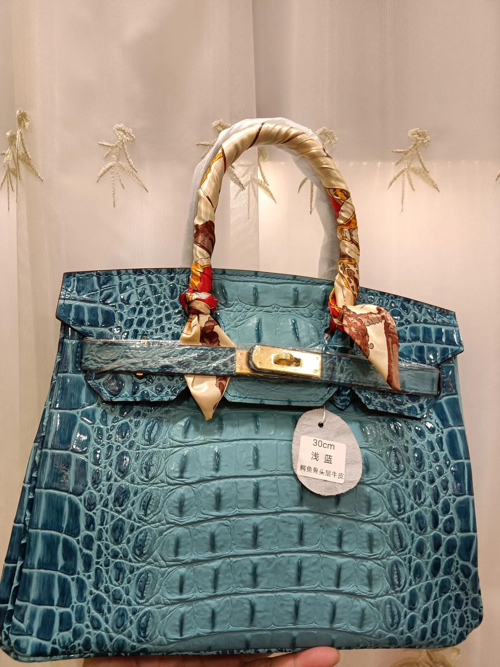 ❤️Hot model debut❤️Batch 💰880/420💋Hermes/Hermes💋Official classic production ✨Platinum crocodile bone✨Original quality coming👉Using imported crocodile bone pattern cowhide from the country of origin 👑 Equipped with pure 24k original hardware💎Size: large size 35*25*18cm/small size 30*22*16cm👛The workmanship is amazing👏👏The legendary slow work brings out the fine work💦Real picture taken💦