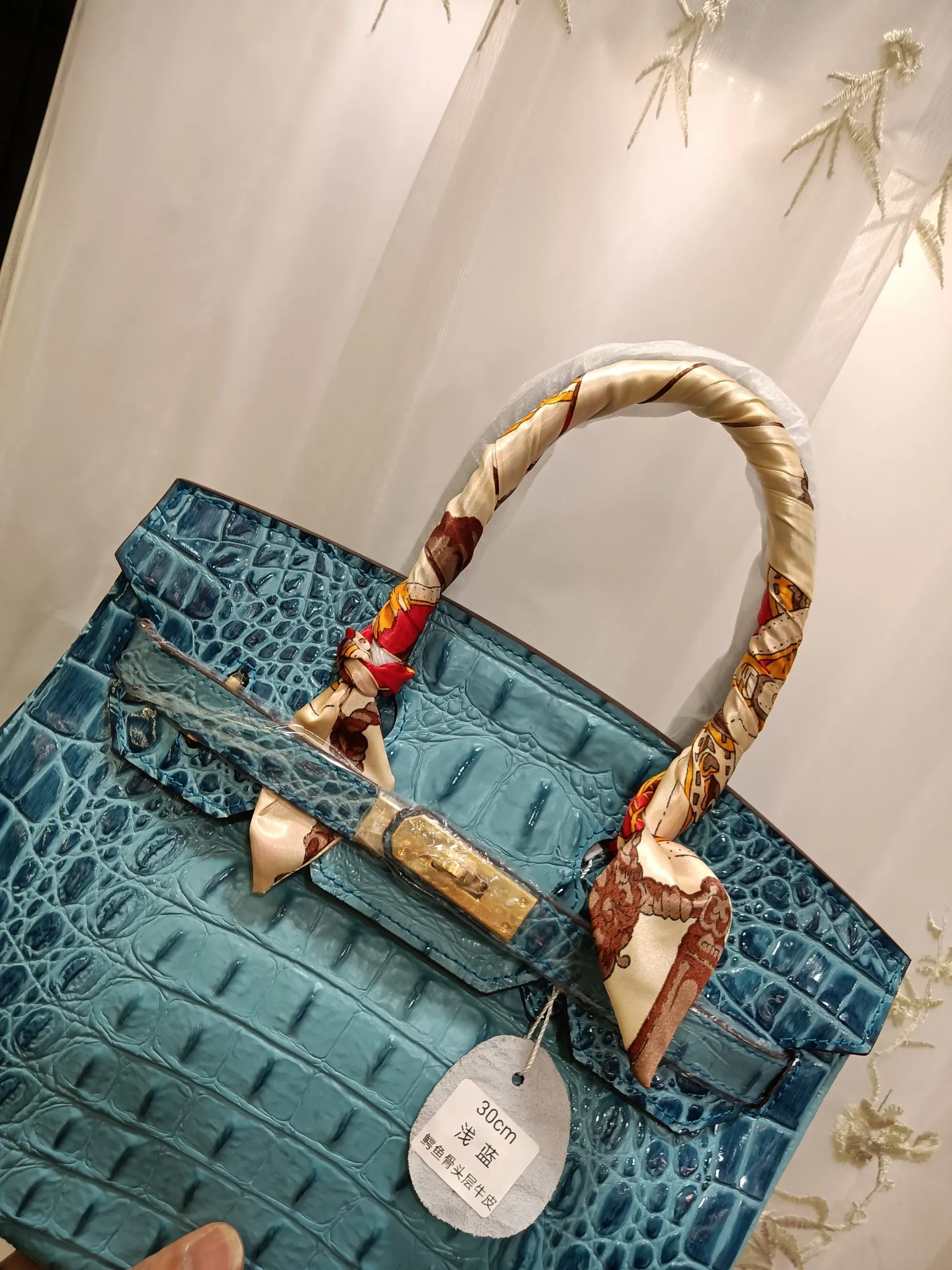 ❤️Hot model debut❤️Batch 💰880/420💋Hermes/Hermes💋Official classic production ✨Platinum crocodile bone✨Original quality coming👉Using imported crocodile bone pattern cowhide from the country of origin 👑 Equipped with pure 24k original hardware💎Size: large size 35*25*18cm/small size 30*22*16cm👛The workmanship is amazing👏👏The legendary slow work brings out the fine work💦Real picture taken💦