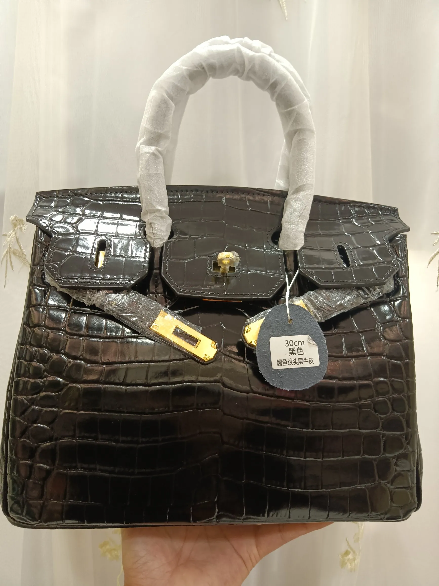 Hot model debuts, price has been adjusted💰800/380/360💥Hermes/Hermes💥Official classic production💋Platinum crocodile pattern💋Original quality coming👉Using imported crocodile pattern cowhide , with pure 24k original hardware💎Size: large 35*25*18cm/medium 30*22*16cm/small 25* 20*14cm👛Excellent workmanship👏👏Legendary slow work and careful work💓Real pictures taken💓Classic beauty worth owning💃🏻💃🏻💃🏻