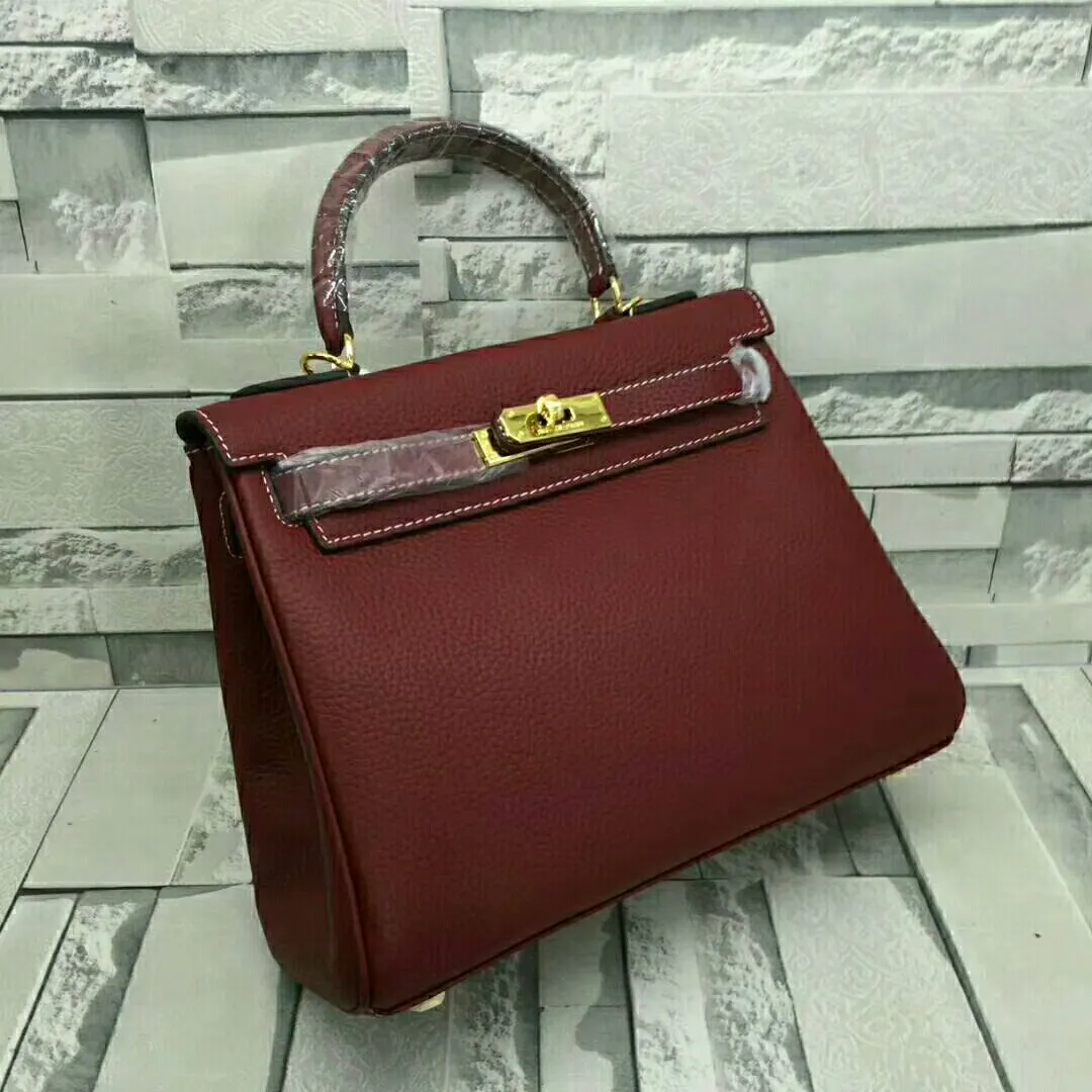 High quality 🅿️P600/P640/P680😀Classic models are sold every day🉐Hermès Kelly pebbled soft cowhide🐂Upgraded quality❤️Soft feel, fine workmanship, good-looking style, versatile all year round! Quality Guaranteed Taste ❗️ 3 sizes small 25cm; medium 28cm; large 32cm