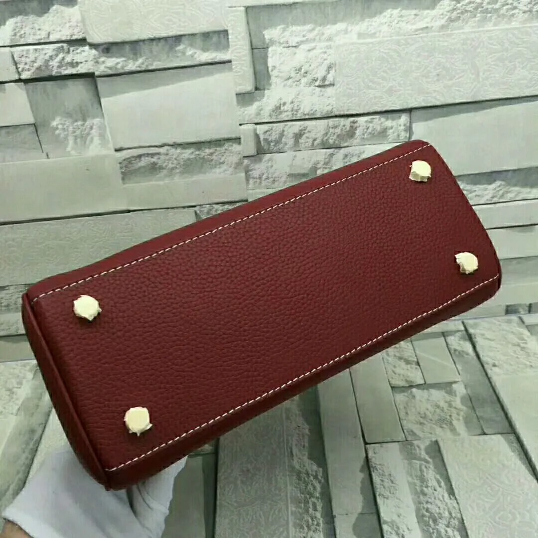 High quality 🅿️P600/P640/P680😀Classic models are sold every day🉐Hermès Kelly pebbled soft cowhide🐂Upgraded quality❤️Soft feel, fine workmanship, good-looking style, versatile all year round! Quality Guaranteed Taste ❗️ 3 sizes small 25cm; medium 28cm; large 32cm