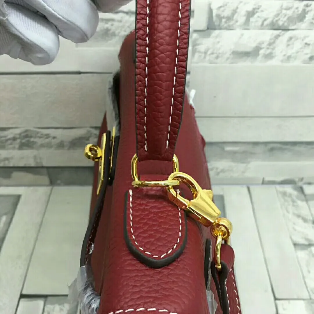 High quality 🅿️P600/P640/P680😀Classic models are sold every day🉐Hermès Kelly pebbled soft cowhide🐂Upgraded quality❤️Soft feel, fine workmanship, good-looking style, versatile all year round! Quality Guaranteed Taste ❗️ 3 sizes small 25cm; medium 28cm; large 32cm
