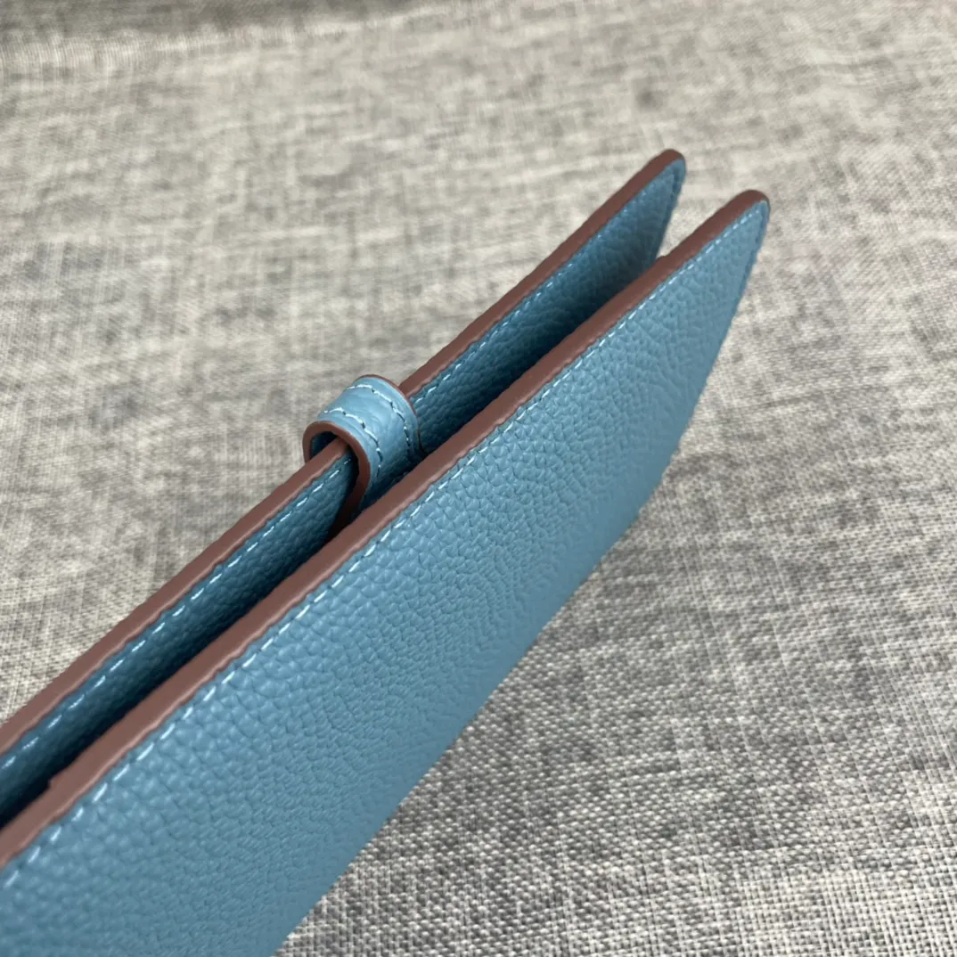Original quality, p300💰 Hermès Dogon Duo detachable wallet Model: 533 silver buckle Made of togo calfskin, with original OEM code inside💄 Exquisite workmanship, 8 card slots, 1 banknote pocket, 2 additional pockets, a detachable coin purse and palladium-plated saddle nail lock Size: 20.1cm*12.5cm