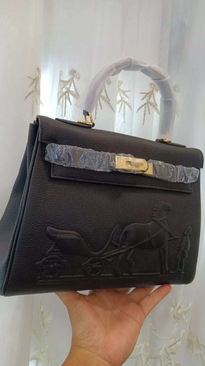 760💰, Kelly bag💥Hermès🐴🐴🏇🏇🚴🏻🚴🏻Horse cart/Hermes💥Official classic production💋💋Original quality coming👉Made of imported pebbled cowhide leather👑 Equipped with pure 24k hardware💎Excellent workmanship👏👏Legendary slow work and meticulous work💓Real pictures taken💓There is no best, only better [smile], size 28cm×20cm×9cm