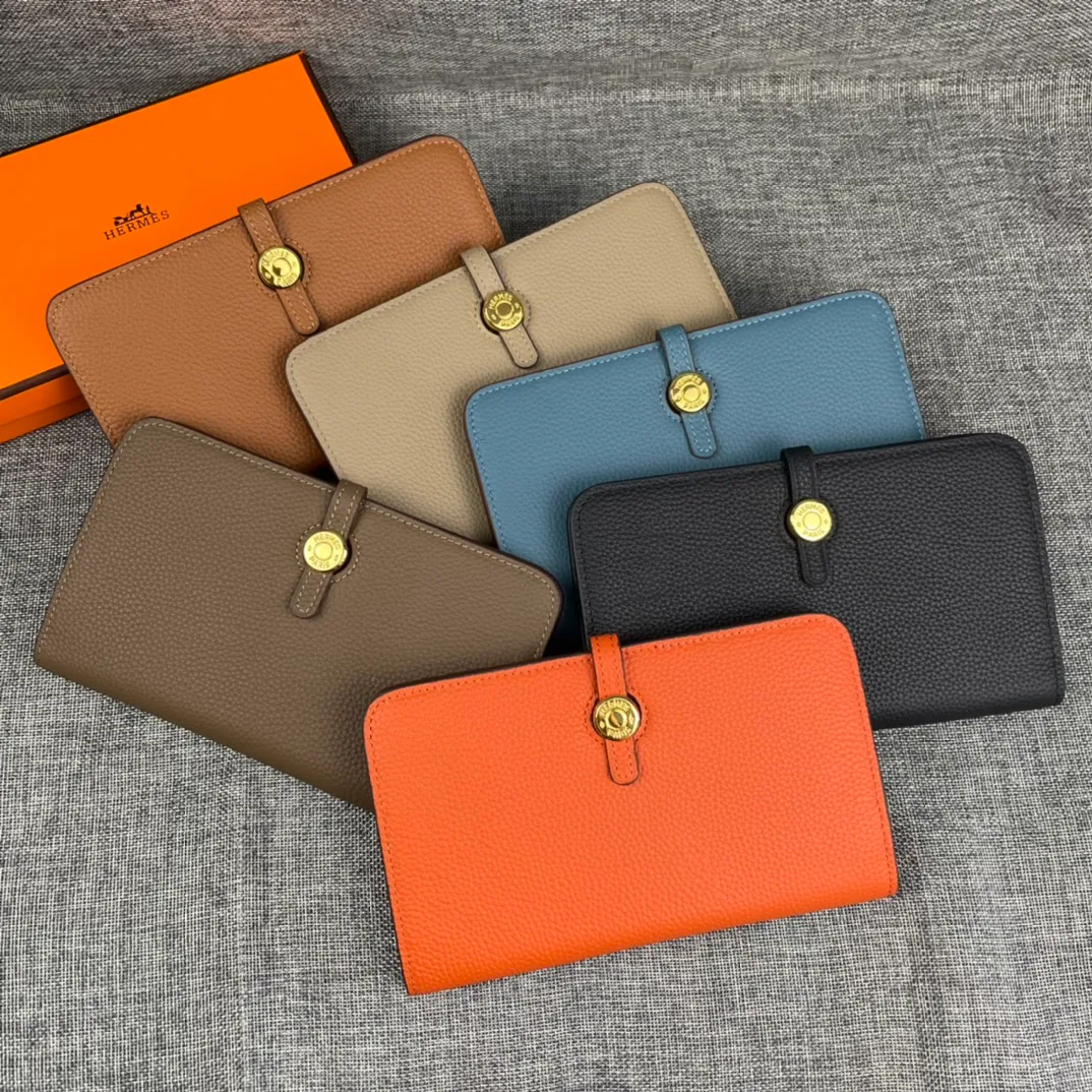 Original quality, p300💰 Hermès Dogon Duo detachable wallet Model: 533 gold buckle Made of Togo calfskin, with original OEM code inside💄 Exquisite workmanship, 8 card slots, 1 bill pocket, 2 extra pockets, a detachable coin purse and palladium-plated saddle nail lock Size: 20.1cm*12.5cm