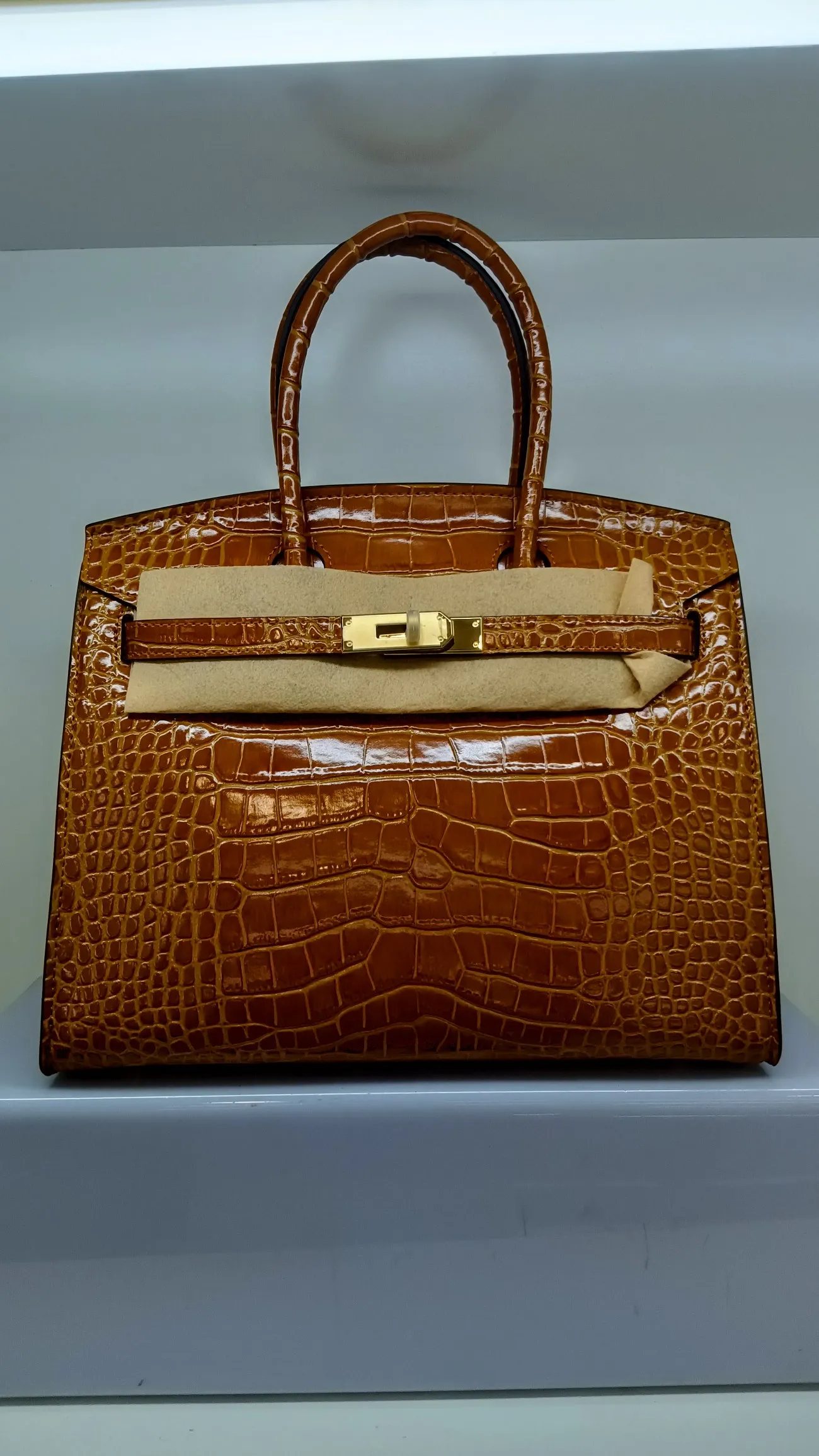 760💰 Crocodile pattern cowhide oil edge model: picture color, earthy yellow, no perforation, with long shoulder strap, size 30X13X26cm