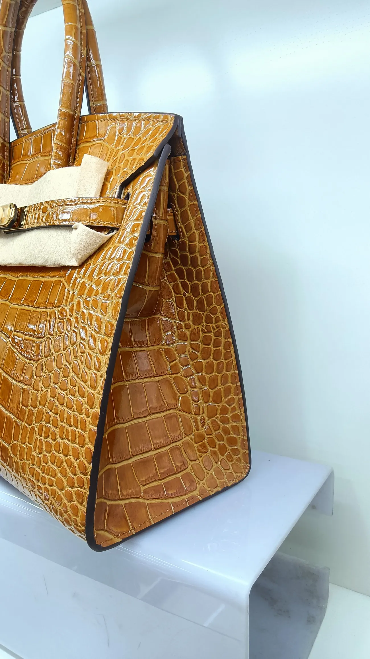 760💰 Crocodile pattern cowhide oil edge model: picture color, earthy yellow, no perforation, with long shoulder strap, size 30X13X26cm