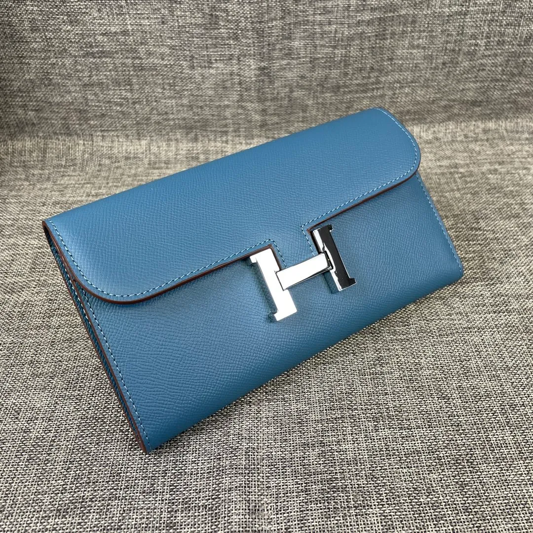 Hermes Constance original order p290💰 Model: 539 palm print silver buckle size: 22*11cm Hermes🇫🇷overseas🇫🇷 imported cowhide, soft and comfortable to the touch. Counter version, OEM code inside, original replica with gold hardware, exquisite and elegant, oil edge is straight and smooth🎈There are two large note slots, a zipper pocket, and 12 card slots🚚