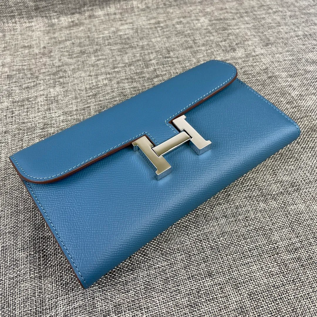 Hermes Constance original order p290💰 Model: 539 palm print silver buckle size: 22*11cm Hermes🇫🇷overseas🇫🇷 imported cowhide, soft and comfortable to the touch. Counter version, OEM code inside, original replica with gold hardware, exquisite and elegant, oil edge is straight and smooth🎈There are two large note slots, a zipper pocket, and 12 card slots🚚