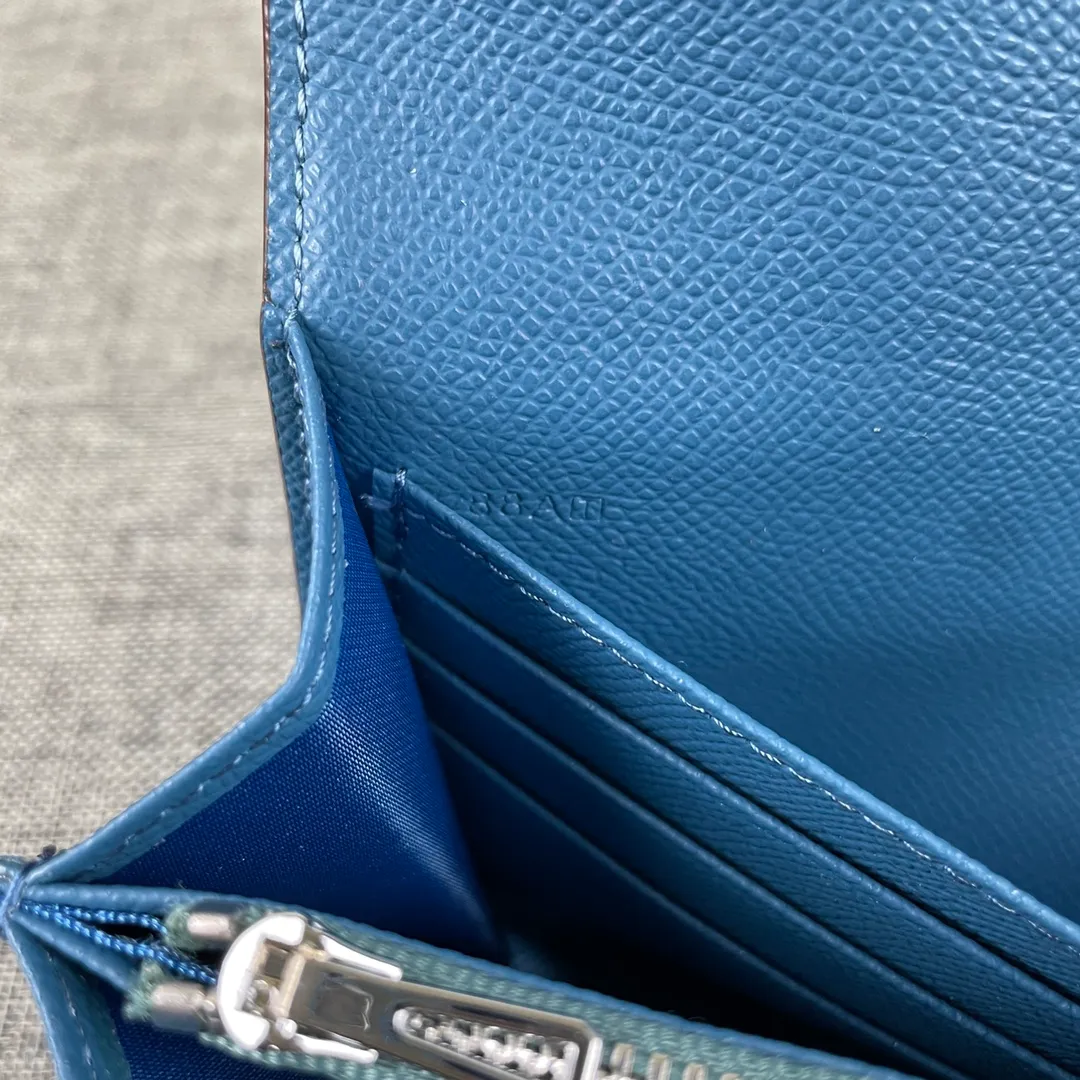 Hermes Constance original order p290💰 Model: 539 palm print silver buckle size: 22*11cm Hermes🇫🇷overseas🇫🇷 imported cowhide, soft and comfortable to the touch. Counter version, OEM code inside, original replica with gold hardware, exquisite and elegant, oil edge is straight and smooth🎈There are two large note slots, a zipper pocket, and 12 card slots🚚
