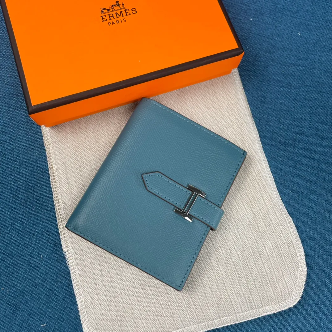 [Hermes original order] p230💰 Hermès new solid color leather pocket vertical wallet 💋Counter copy, original hardware, original OEM code inside 💋Soft feel 🎉Oil edges are straight and smooth, compare with the counter 💋Material: imported palm print cowhide 💋Size: 10*12CM. 💋Model: 5120 palm print