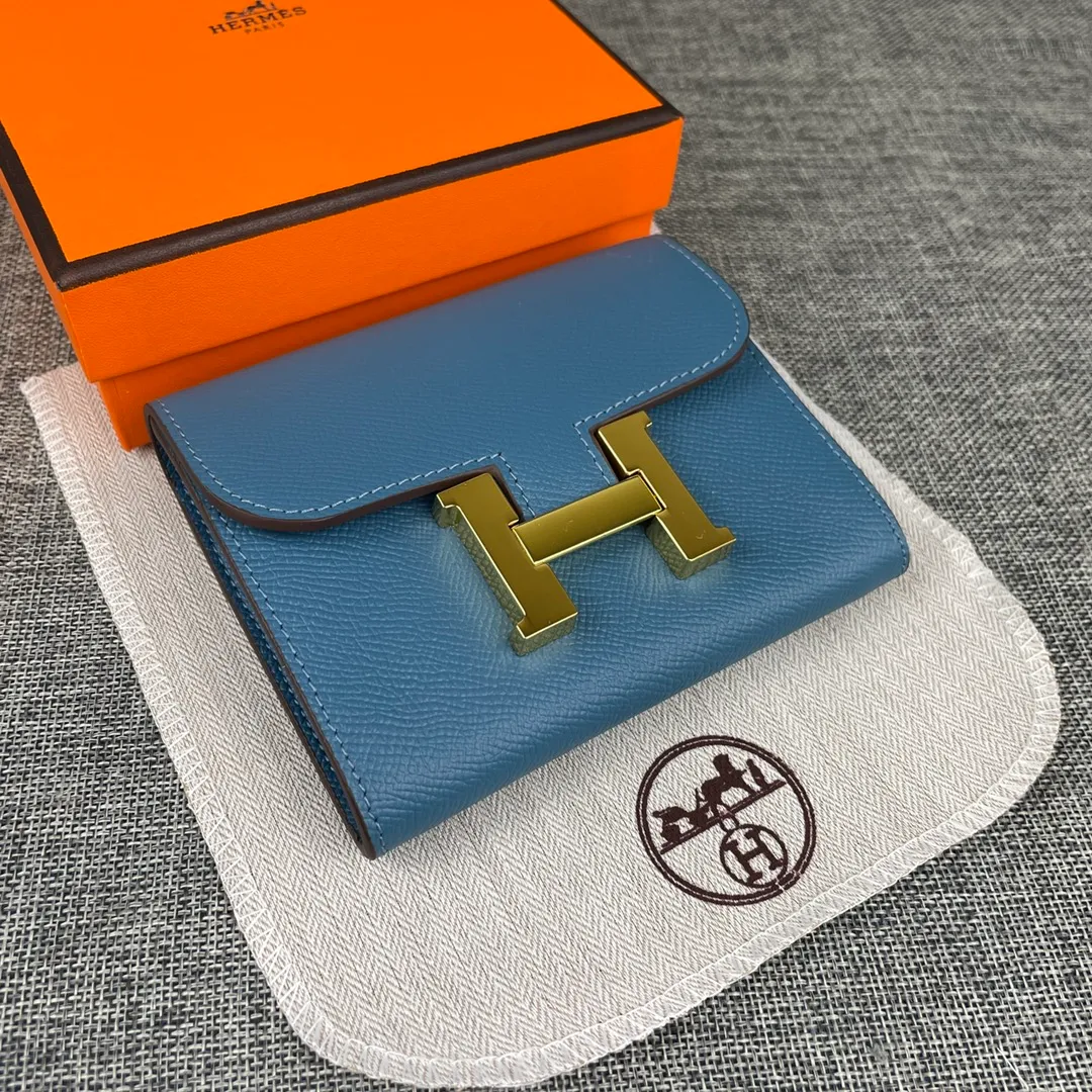 Hermes Constance p250💰 Model: 537 palm pattern gold buckle size: 13*11.8cm. Hermes🇫🇷overseas🇫🇷Imported T palm pattern cowhide, soft and comfortable to the touch. The original replica is matched with gold hardware, exquisite and elegant, and has the original OEM code inside. The oil edges are straight and smooth🎈There are two cash slots, a zipper pocket, and 3 card slots inside🚚