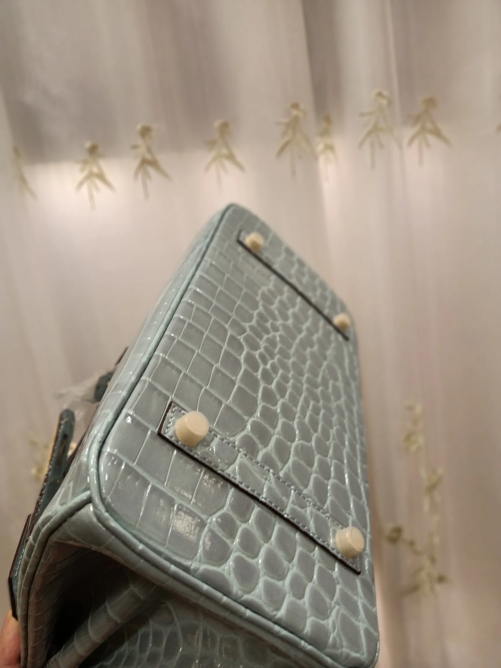Hot model debuts, price has been adjusted💰800/380/360💥Hermes/Hermes💥Official classic production💋Platinum crocodile pattern💋Original quality coming👉Using imported crocodile pattern cowhide , with pure 24k original hardware💎Size: large 35*25*18cm/medium 30*22*16cm/small 25* 20*14cm👛Excellent workmanship👏👏Legendary slow work and careful work💓Real pictures taken💓Classic beauty worth owning💃🏻💃🏻💃🏻