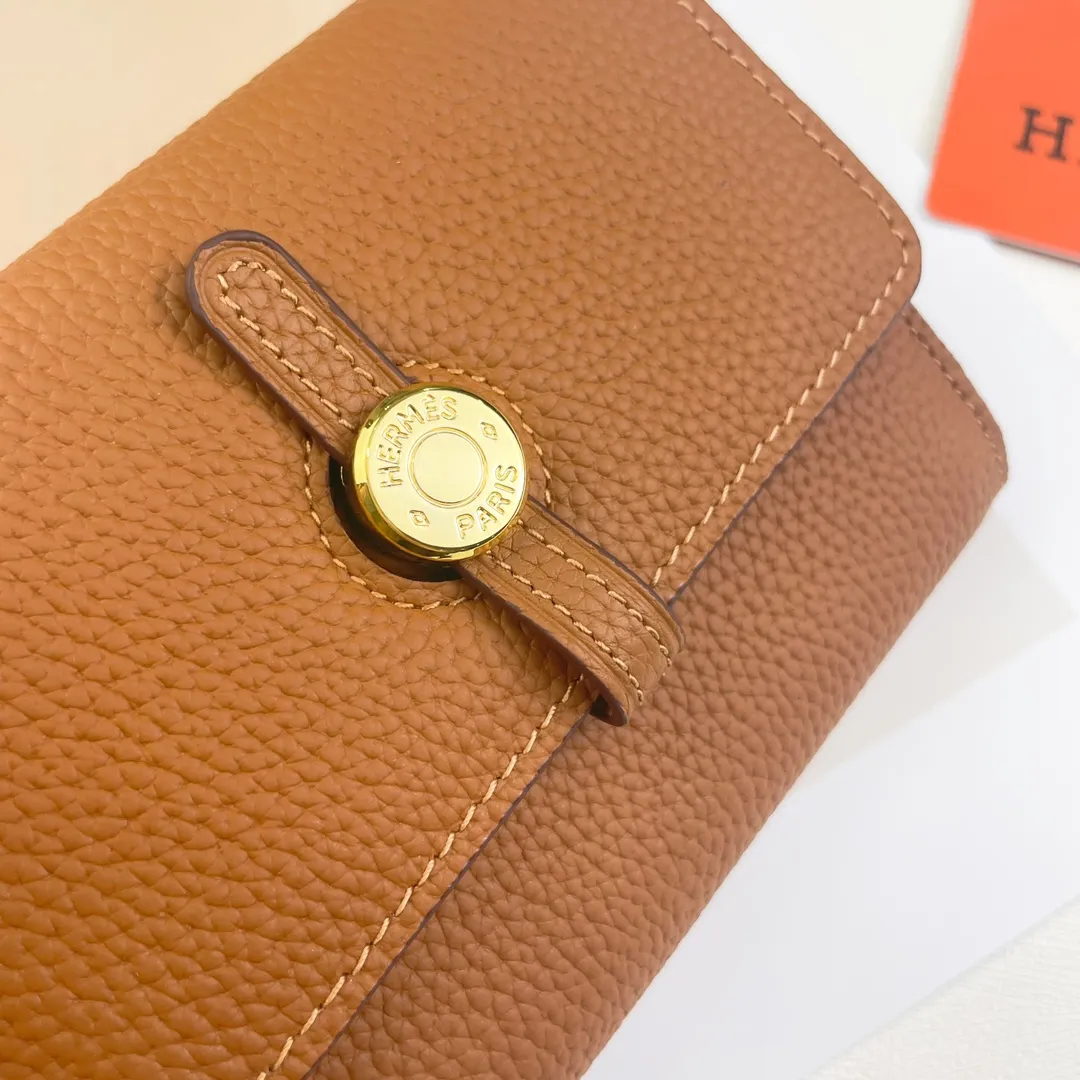 [Hermes new wallet]💰250 Model: H230 gold buckle Dimensions: length 13.5x width 10.5x thickness 2 cm Made of togo calfskin, equipped with 10 card slots, 1 banknote pocket, palladium-plated lock buckle, exquisite and perfect workmanship, original OEM code inside