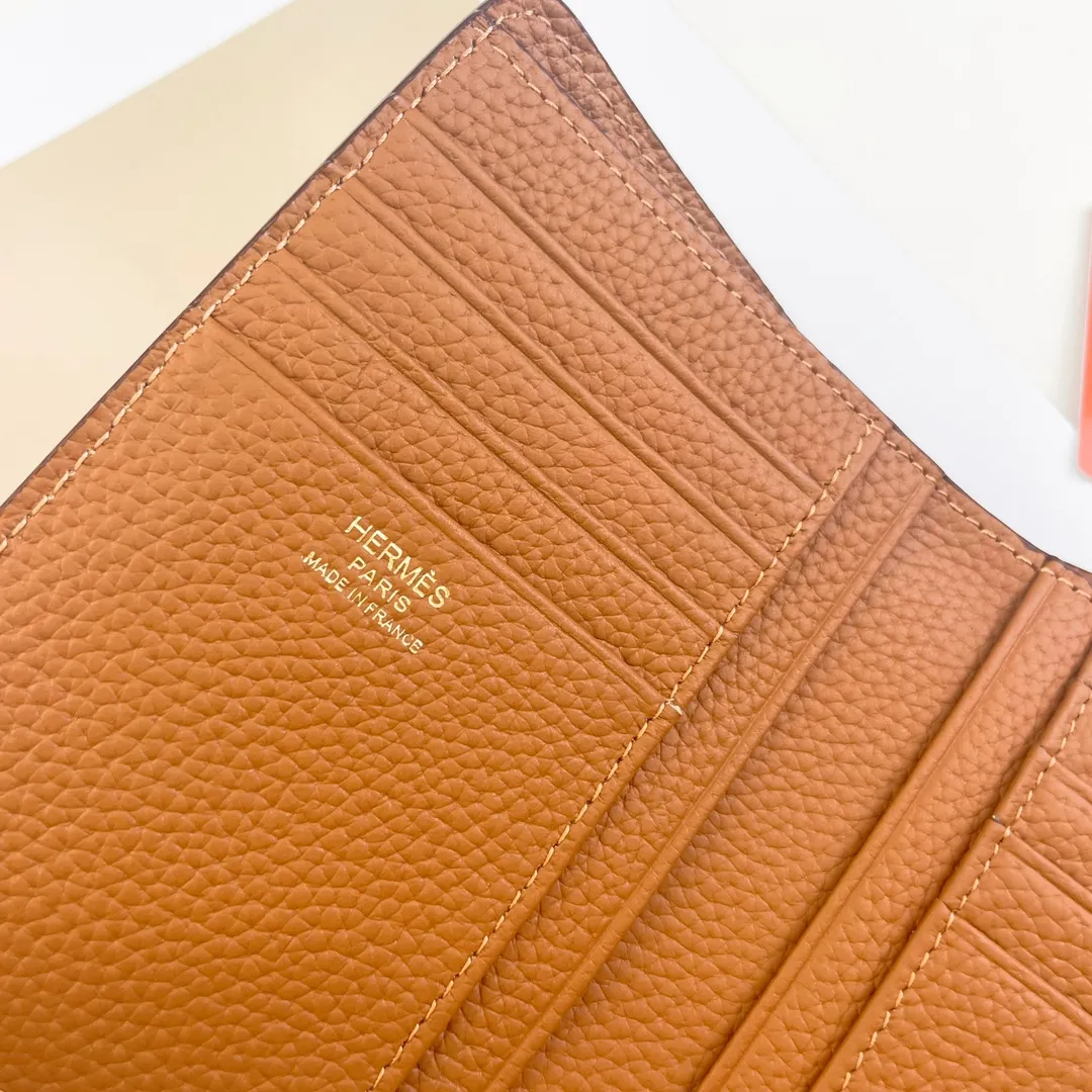 [Hermes new wallet]💰250 Model: H230 gold buckle Dimensions: length 13.5x width 10.5x thickness 2 cm Made of togo calfskin, equipped with 10 card slots, 1 banknote pocket, palladium-plated lock buckle, exquisite and perfect workmanship, original OEM code inside