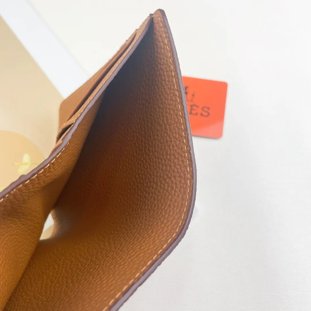 [Hermes new wallet]💰250 Model: H230 gold buckle Dimensions: length 13.5x width 10.5x thickness 2 cm Made of togo calfskin, equipped with 10 card slots, 1 banknote pocket, palladium-plated lock buckle, exquisite and perfect workmanship, original OEM code inside