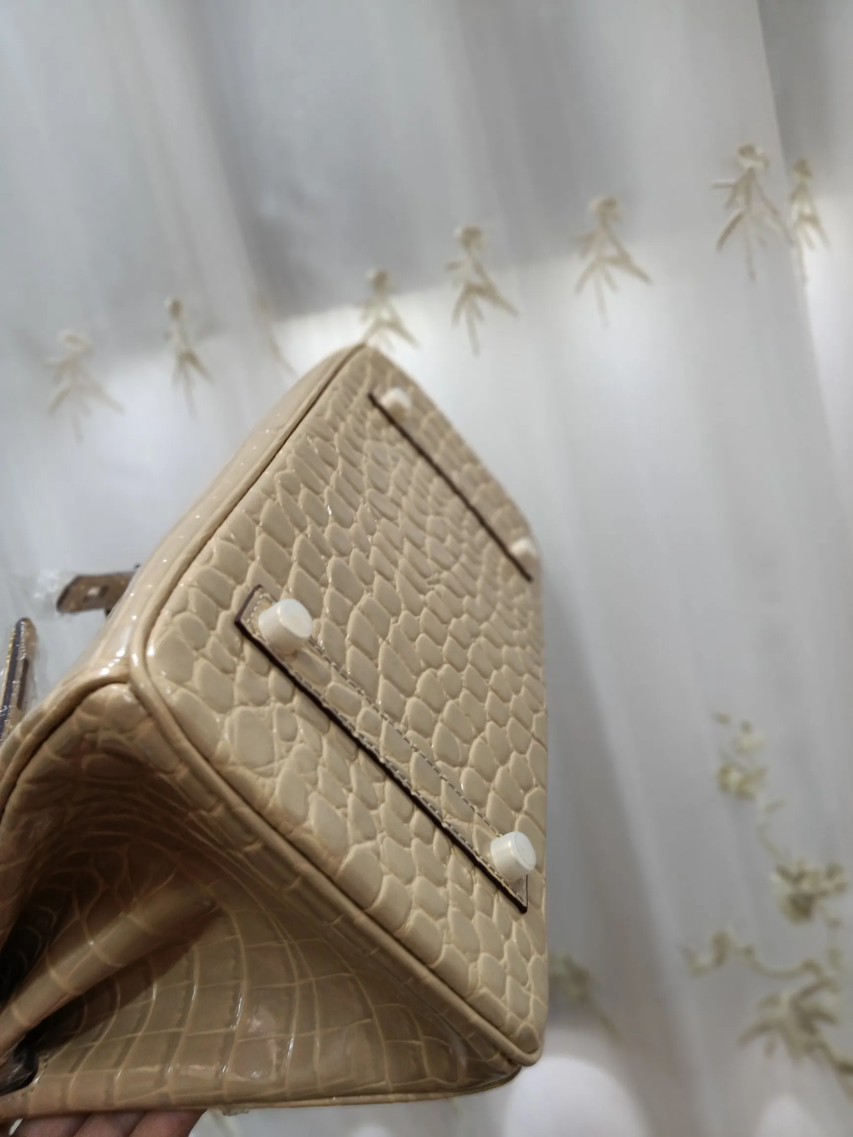 Hot model debuts, price has been adjusted💰800/380/360💥Hermes/Hermes💥Official classic production💋Platinum crocodile pattern💋Original quality coming👉Using imported crocodile pattern cowhide , with pure 24k original hardware💎Size: large 35*25*18cm/medium 30*22*16cm/small 25* 20*14cm👛Excellent workmanship👏👏Legendary slow work and careful work💓Real pictures taken💓Classic beauty worth owning💃🏻💃🏻💃🏻