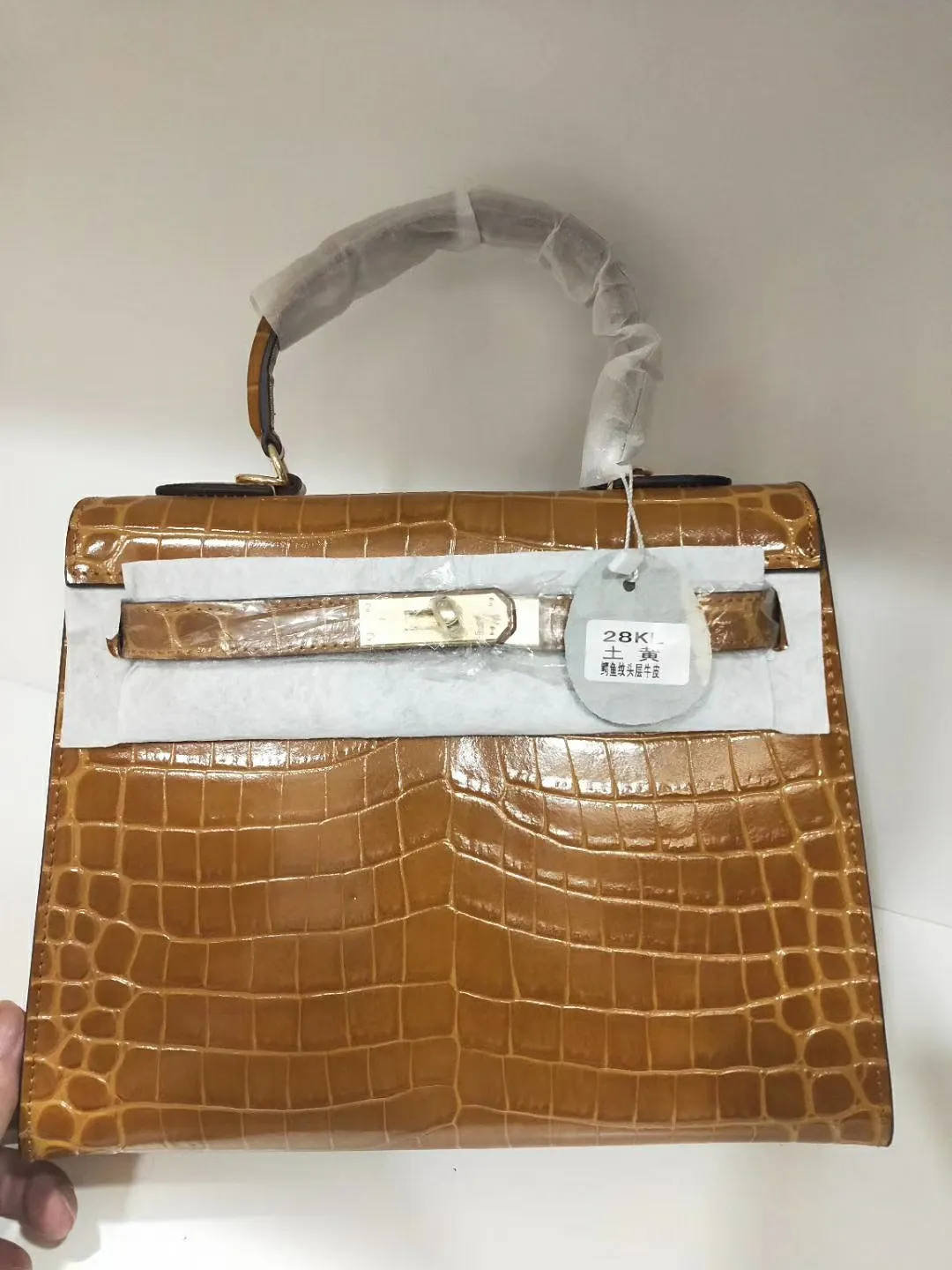 Batch 50cmP640, 28cmP680💅💅🎈Hermes 🎈Hermes 😱Classic Kelly crocodile pattern Original first-layer cowhide leather inner sheepskin [strong] Original steel hardware Selected crocodile pattern Exquisite workmanship Detailed quality depends on the real thing and the picture Original workmanship Comes with a long shoulder strap Reasonable price Classic coming [Seduce] The picture above must sell [Victory] Size: 25×20×10cm, 28×23×13cm