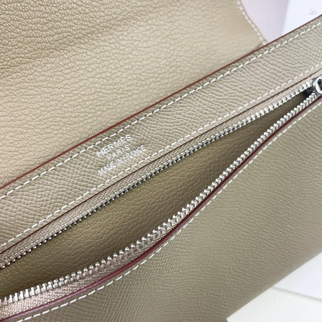 HERMES official website new model 💰300 New H Passant Toutenmainte Epsom calfskin long wallet Model: 951 palm print - Sheath "H passant" opening and closing - Zipper coin purse - Pocket with original OEM code inside - Can store passport or large-size mobile phone Metal texture: palladium plated Dimensions: length 20.8 × width 12.4 × thickness 2.7 cm