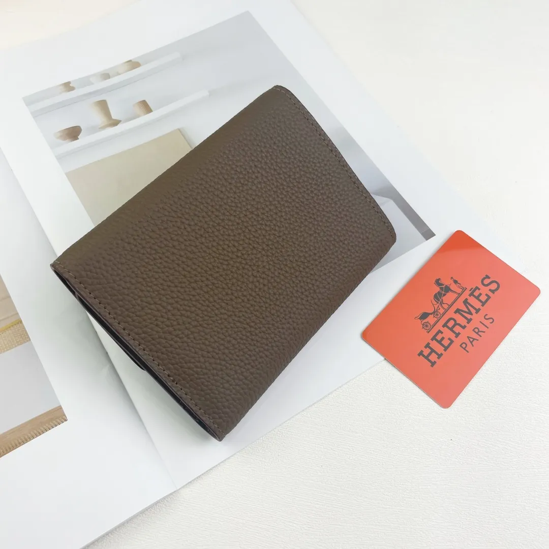 [Hermes new wallet]💰250 Model: H230 silver buckle Dimensions: length 13.5x width 10.5x thickness 2 cm Made of togo calfskin, equipped with 10 card slots, 1 banknote pocket, palladium-plated lock buckle, exquisite and perfect workmanship, original OEM code inside