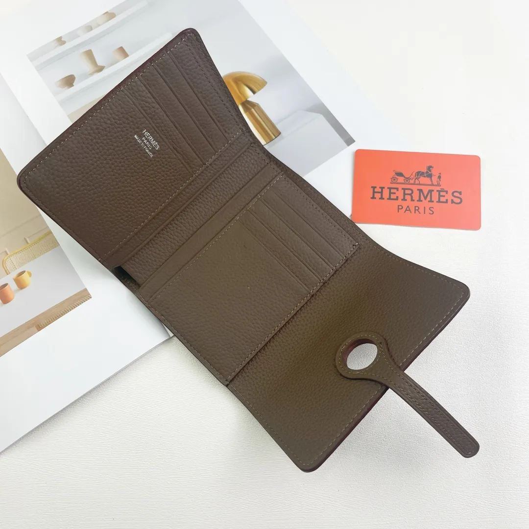 [Hermes new wallet]💰250 Model: H230 silver buckle Dimensions: length 13.5x width 10.5x thickness 2 cm Made of togo calfskin, equipped with 10 card slots, 1 banknote pocket, palladium-plated lock buckle, exquisite and perfect workmanship, original OEM code inside