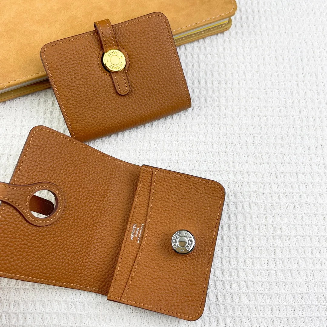 Hermes original Togo p180💰 Model: 0510 size: 11*10cm 🇫🇷Overseas🇫🇷Imported Togo cowhide, soft and comfortable to the touch. Counter version, original replica with hardware, exquisite and elegant, oil edges are straight and smooth🎈Exquisite convenient card holder