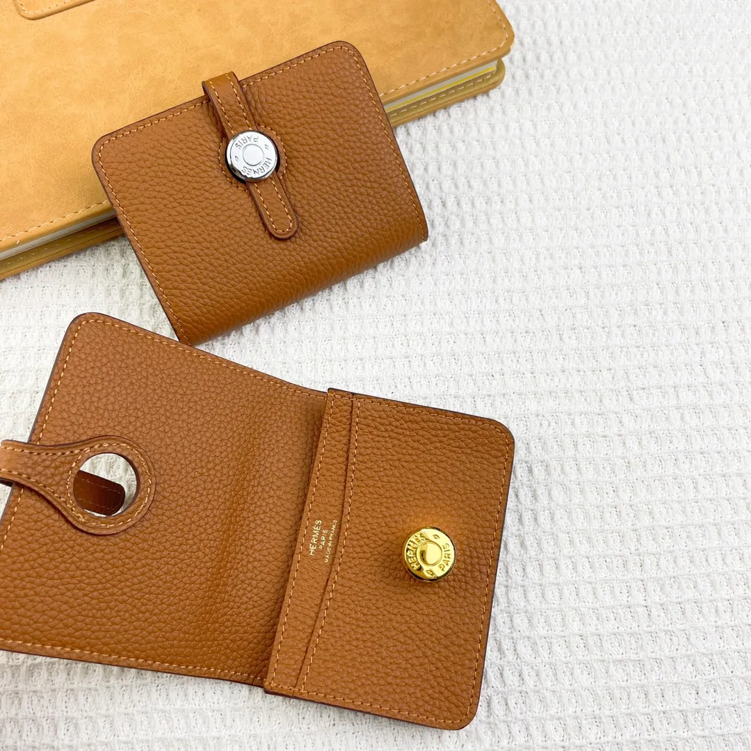 Hermes original Togo p180💰 Model: 0510 size: 11*10cm 🇫🇷Overseas🇫🇷Imported Togo cowhide, soft and comfortable to the touch. Counter version, original replica with hardware, exquisite and elegant, oil edges are straight and smooth🎈Exquisite convenient card holder