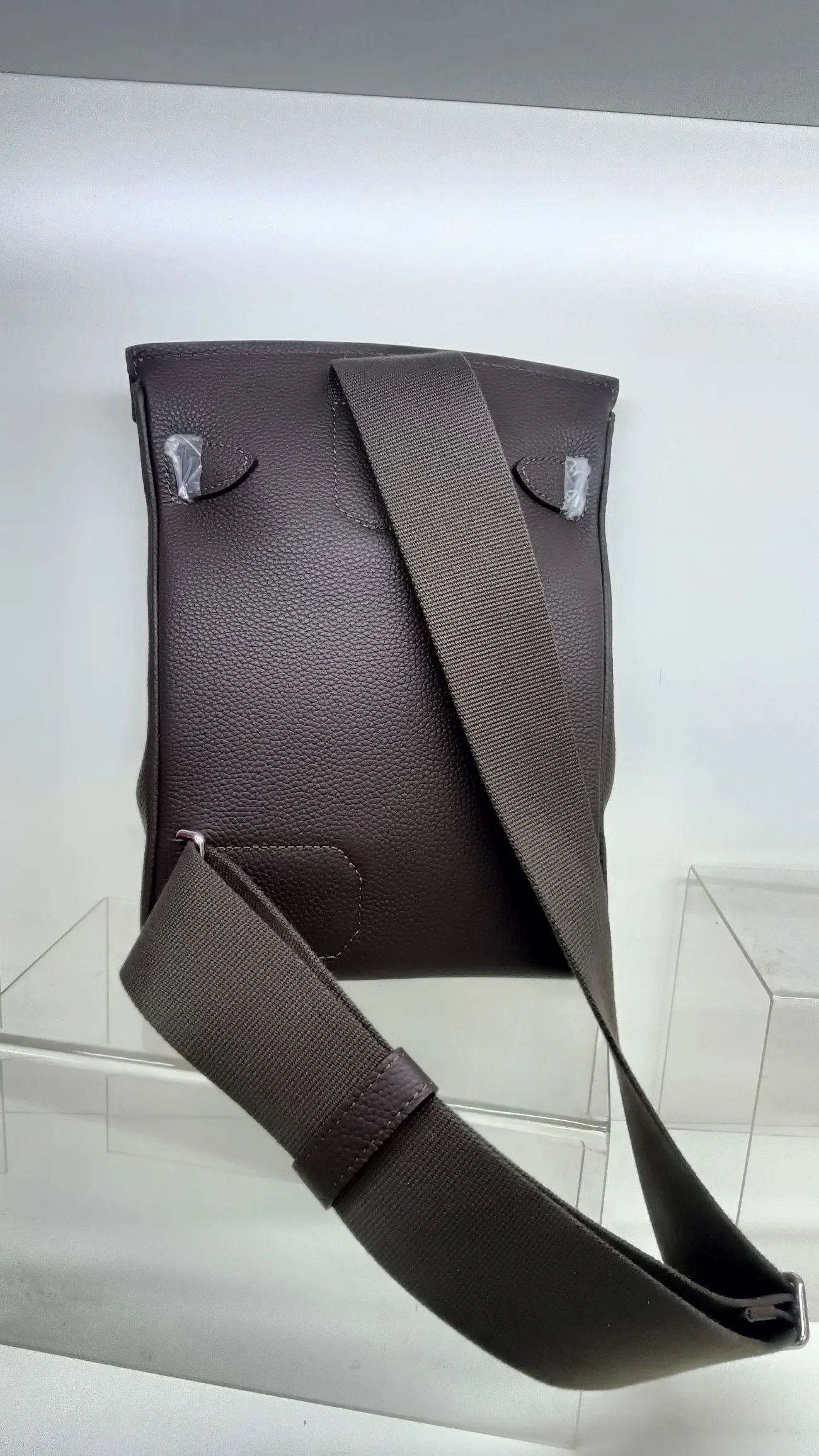 1080💰, ebony color, original tog0 cowhide chest bag with silver buckle hardware shipped, size: 17.5×8×26cm