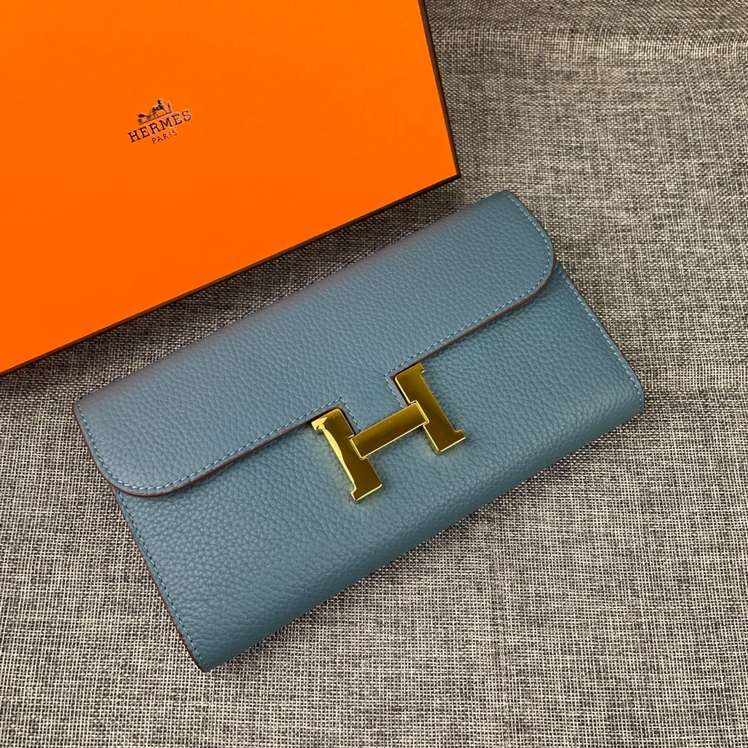 Hermes Constance p270💰 Hermes model: 539 gold buckle togo leather size: 22*11cm 🇫🇷Overseas🇫🇷Imported Togo cowhide, soft and comfortable to the touch. The original replica is matched with gold hardware and has the original OEM code inside. It is exquisite and elegant, and the oil edges are straight and smooth🎈There are two large note slots, a zipper pocket, and 12 card slots inside🚚