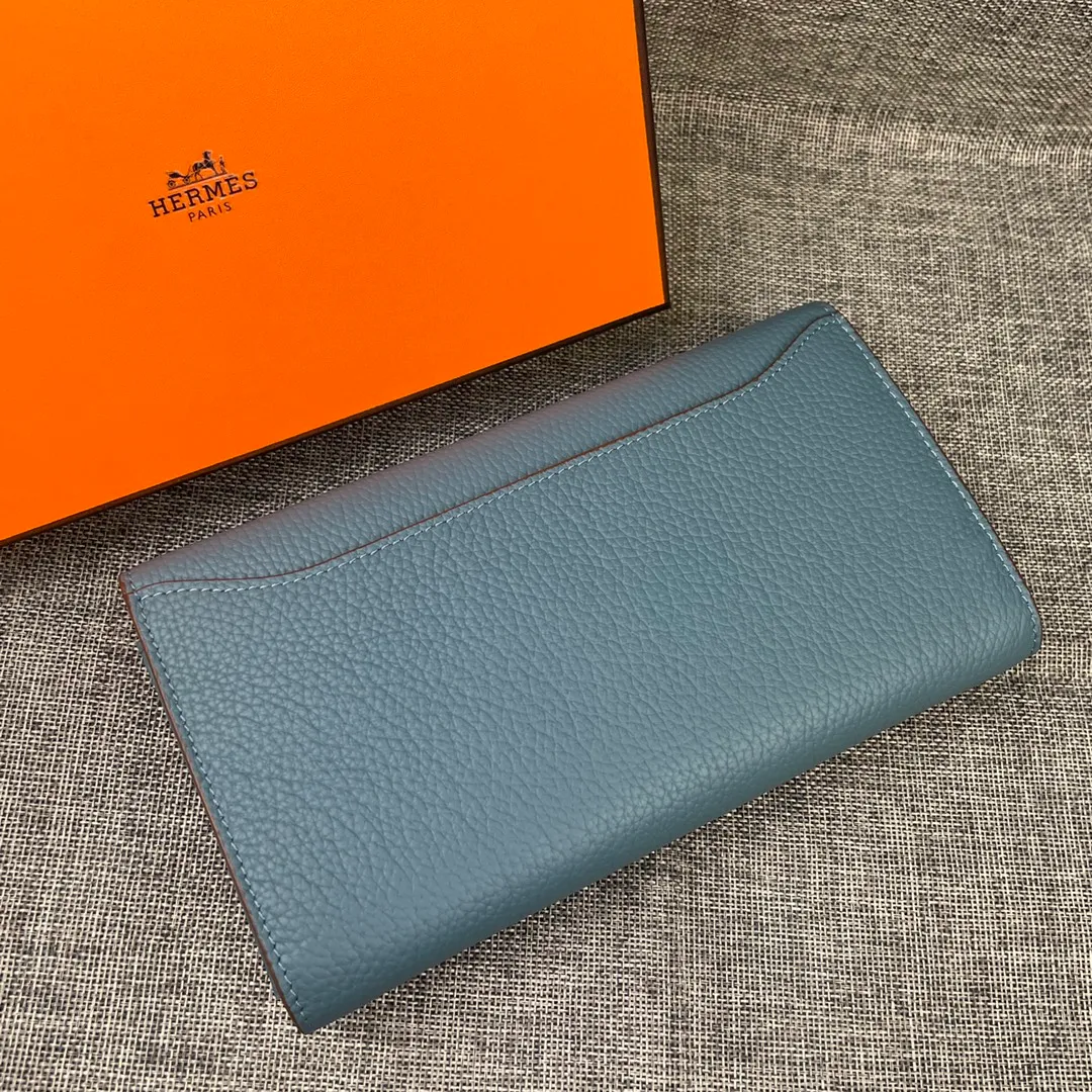 Hermes Constance p270💰 Hermes model: 539 gold buckle togo leather size: 22*11cm 🇫🇷Overseas🇫🇷Imported Togo cowhide, soft and comfortable to the touch. The original replica is matched with gold hardware and has the original OEM code inside. It is exquisite and elegant, and the oil edges are straight and smooth🎈There are two large note slots, a zipper pocket, and 12 card slots inside🚚