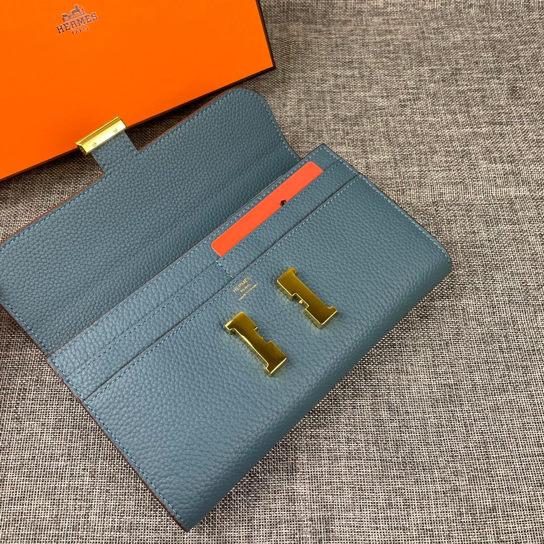 Hermes Constance p270💰 Hermes model: 539 gold buckle togo leather size: 22*11cm 🇫🇷Overseas🇫🇷Imported Togo cowhide, soft and comfortable to the touch. The original replica is matched with gold hardware and has the original OEM code inside. It is exquisite and elegant, and the oil edges are straight and smooth🎈There are two large note slots, a zipper pocket, and 12 card slots inside🚚
