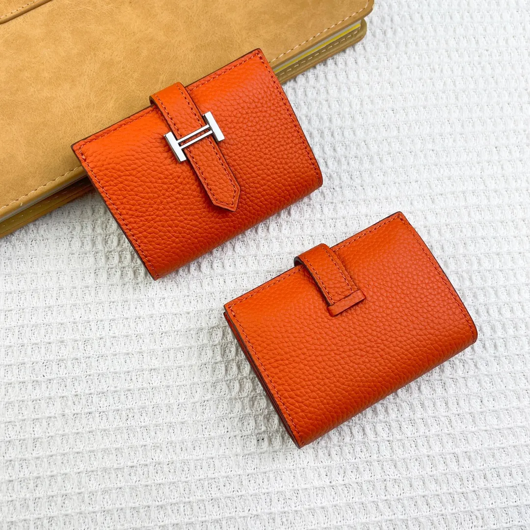 Hermès newly upgraded ♥️Original quality p190💰 HERMES card holder💋Business card holder Material: original togo cowhide Size: 10cm*7.5cm Model: 0511 pebbled pattern Description: First layer of cowhide inside and outside, oil edges are straight and smooth💃Belt buckle, simple and elegant🏭Exquisite and beautiful workmanship🎈Original OEM code inside