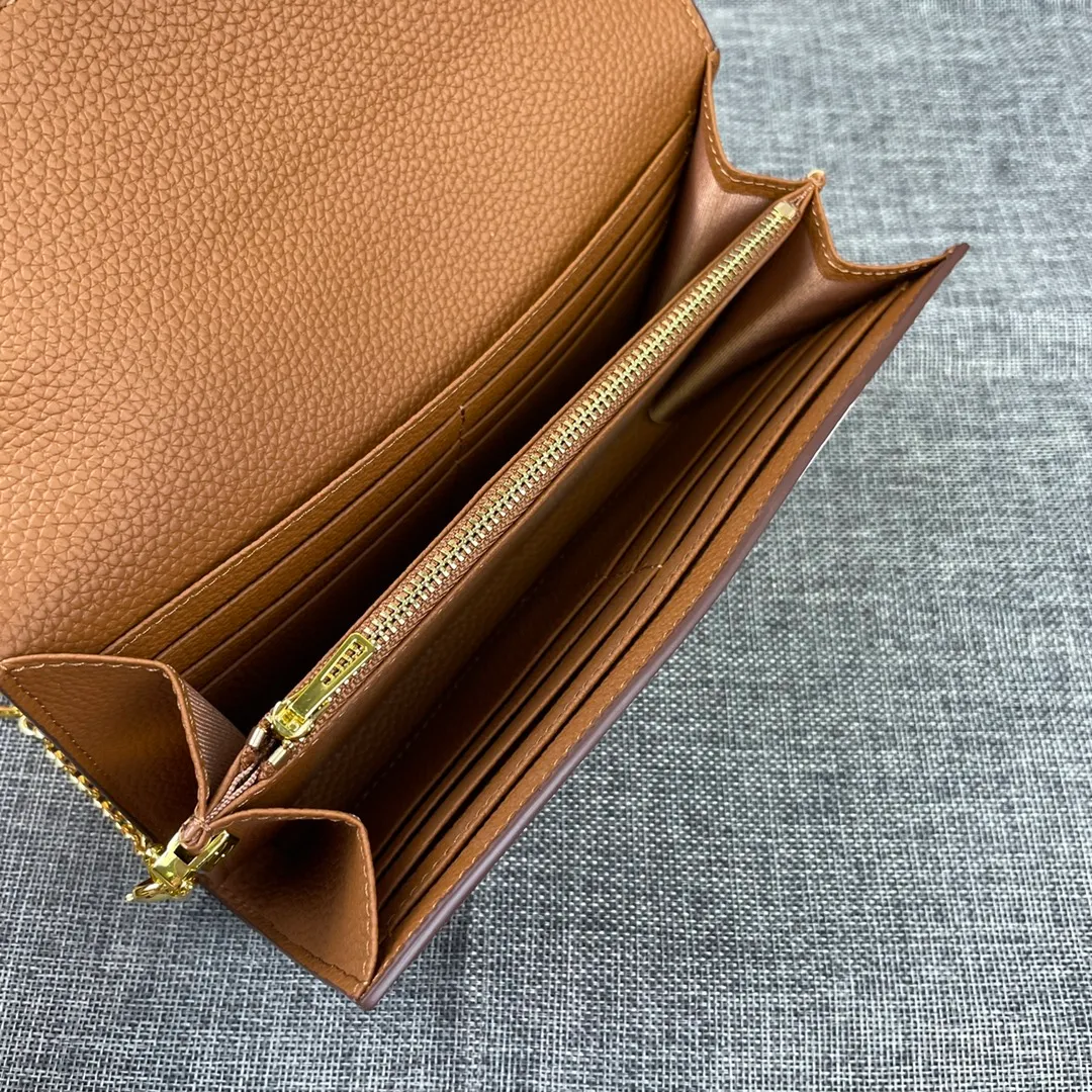 Hermes Constance p310💰 Hermes model: 9852 gold chain togo leather size: 22*11cm 🇫🇷Overseas🇫🇷Imported Togo cowhide, with original OEM code inside, soft and comfortable to the touch. The original replica is matched with silver hardware, exquisite and elegant, and the oil edge is straight and smooth🎈There are two large note slots, a zipper pocket, and 12 card slots🚚The gold chain is 120cm long