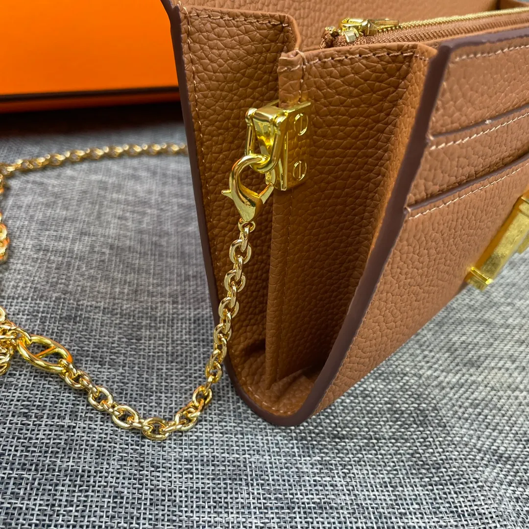 Hermes Constance p310💰 Hermes model: 9852 gold chain togo leather size: 22*11cm 🇫🇷Overseas🇫🇷Imported Togo cowhide, with original OEM code inside, soft and comfortable to the touch. The original replica is matched with silver hardware, exquisite and elegant, and the oil edge is straight and smooth🎈There are two large note slots, a zipper pocket, and 12 card slots🚚The gold chain is 120cm long