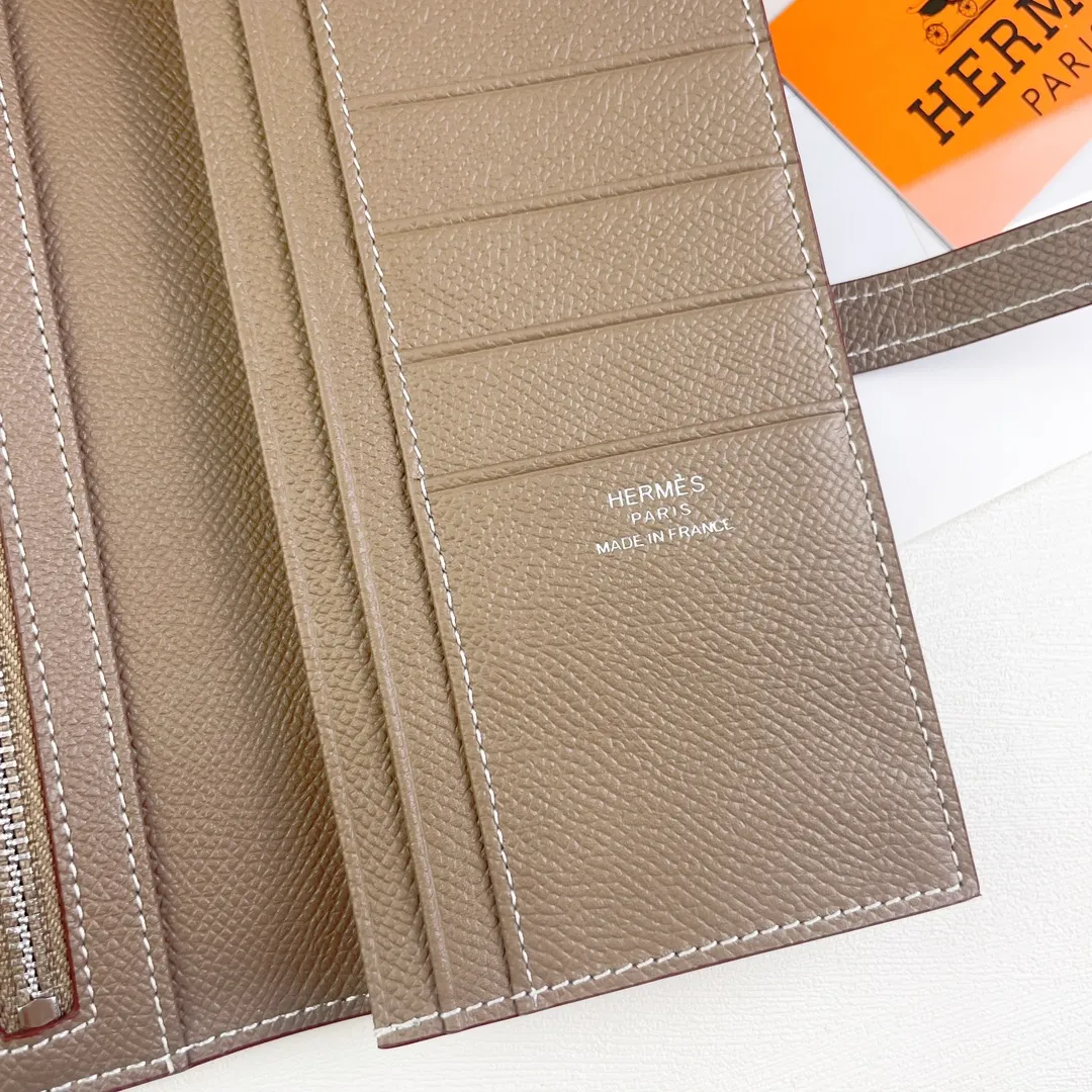 HERMES new model 💰280 New H Passant Toutenmainte Epsom calfskin long wallet Model: 953 - Sheath "H passant" opening and closing - Zippered coin purse - Pocket with original OEM code inside - Metal texture: palladium plated Dimensions: Length 17.5 × Width 9 cm